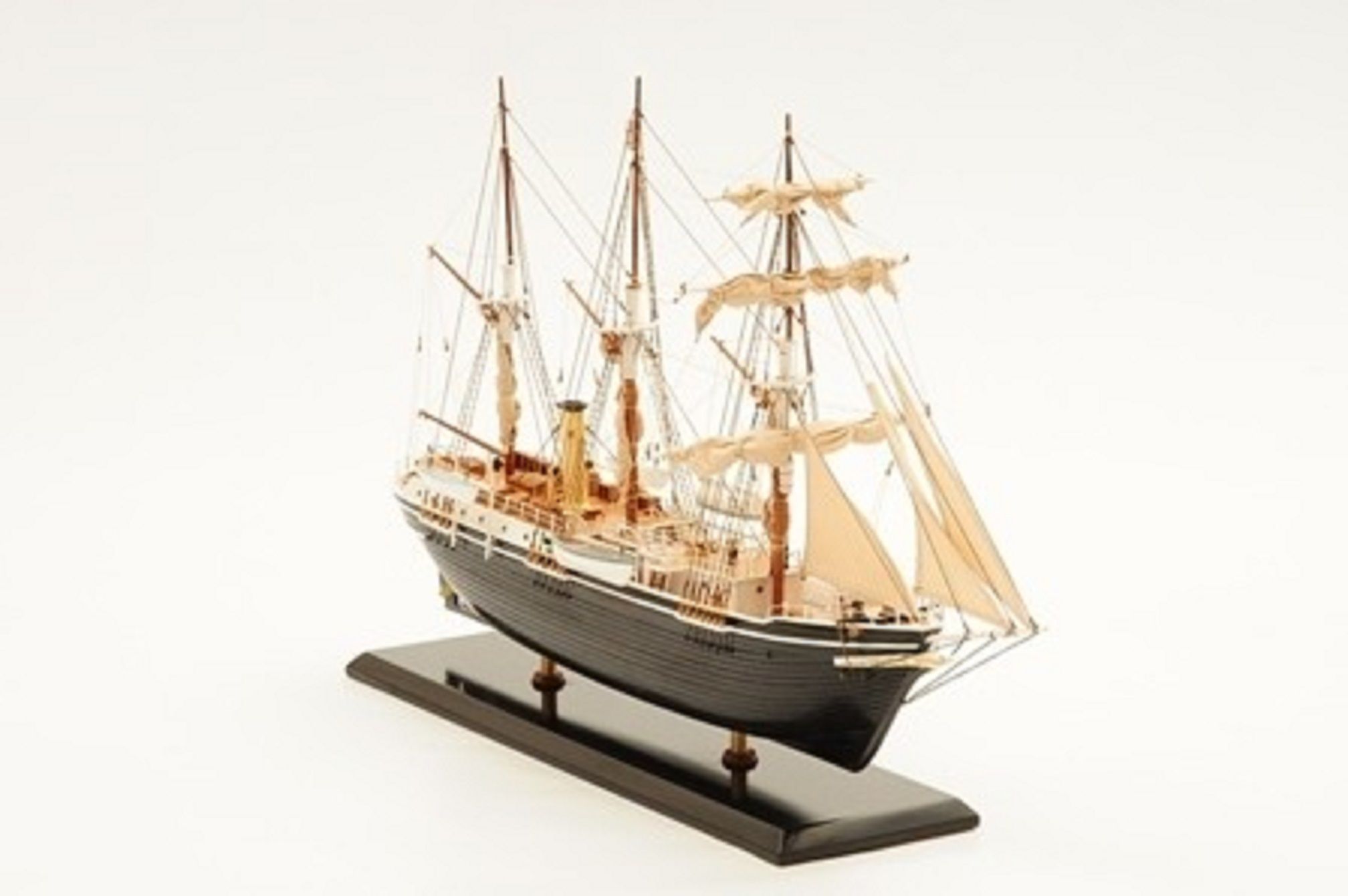1194-7259-Endurance-1912-Sir-Ernest-Shakleton-Model-Ship-Premier-Range.jpg