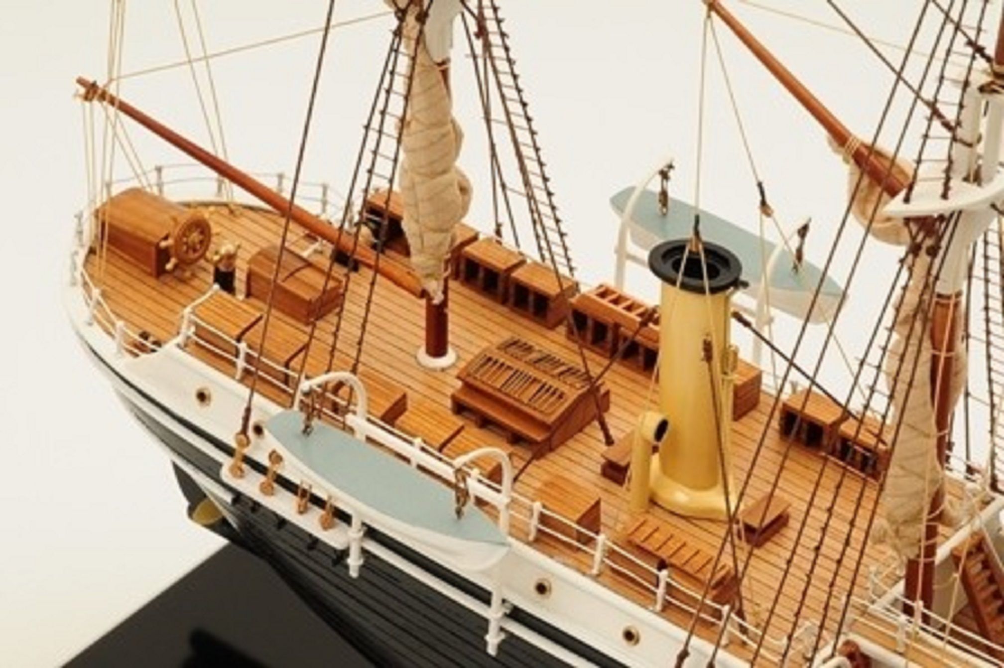 1194-7261-Endurance-1912-Sir-Ernest-Shakleton-Model-Ship-Premier-Range.jpg