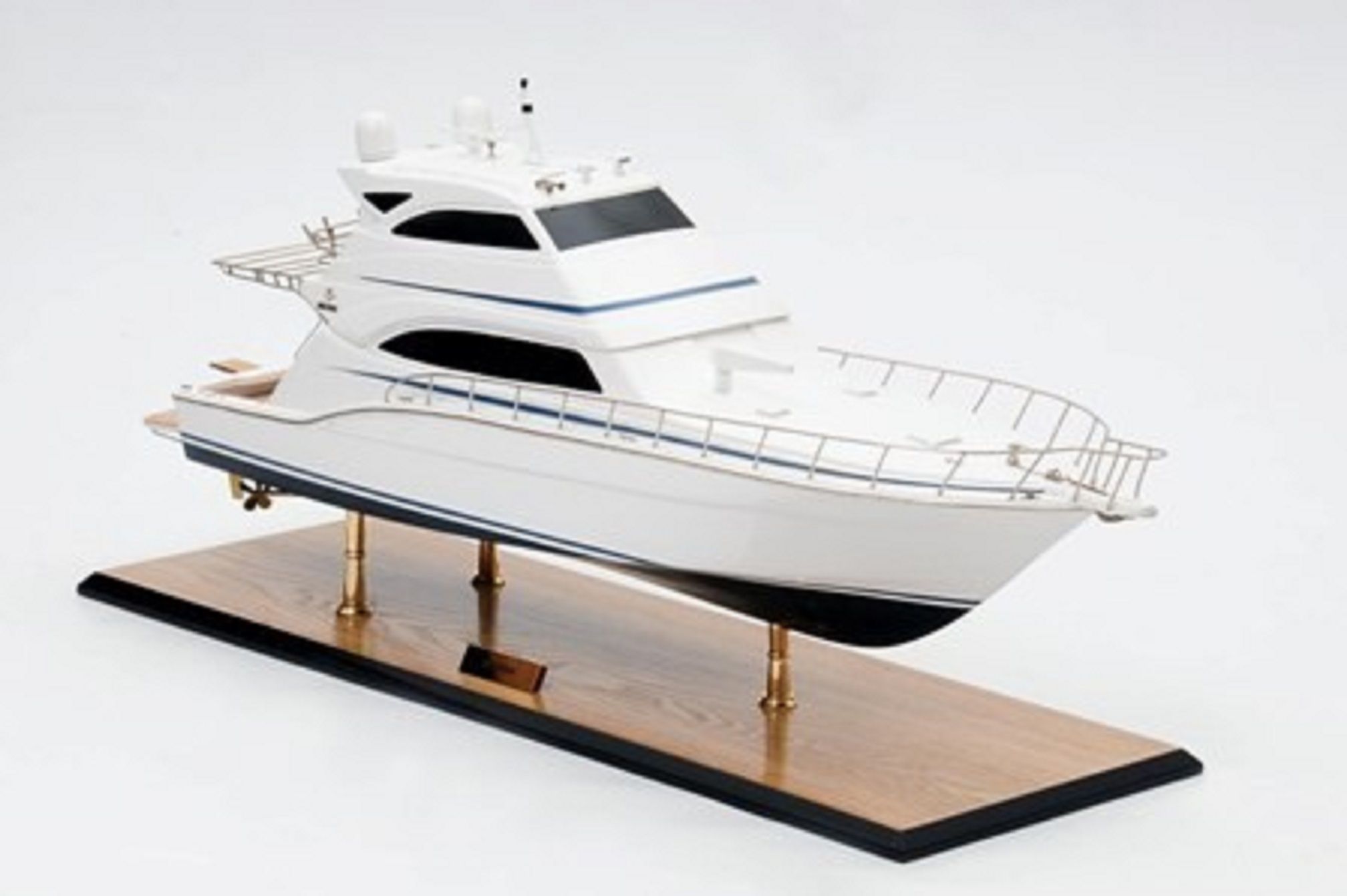 1231-6957-Bertram-700-Model-Yacht-Premier-Range.jpg