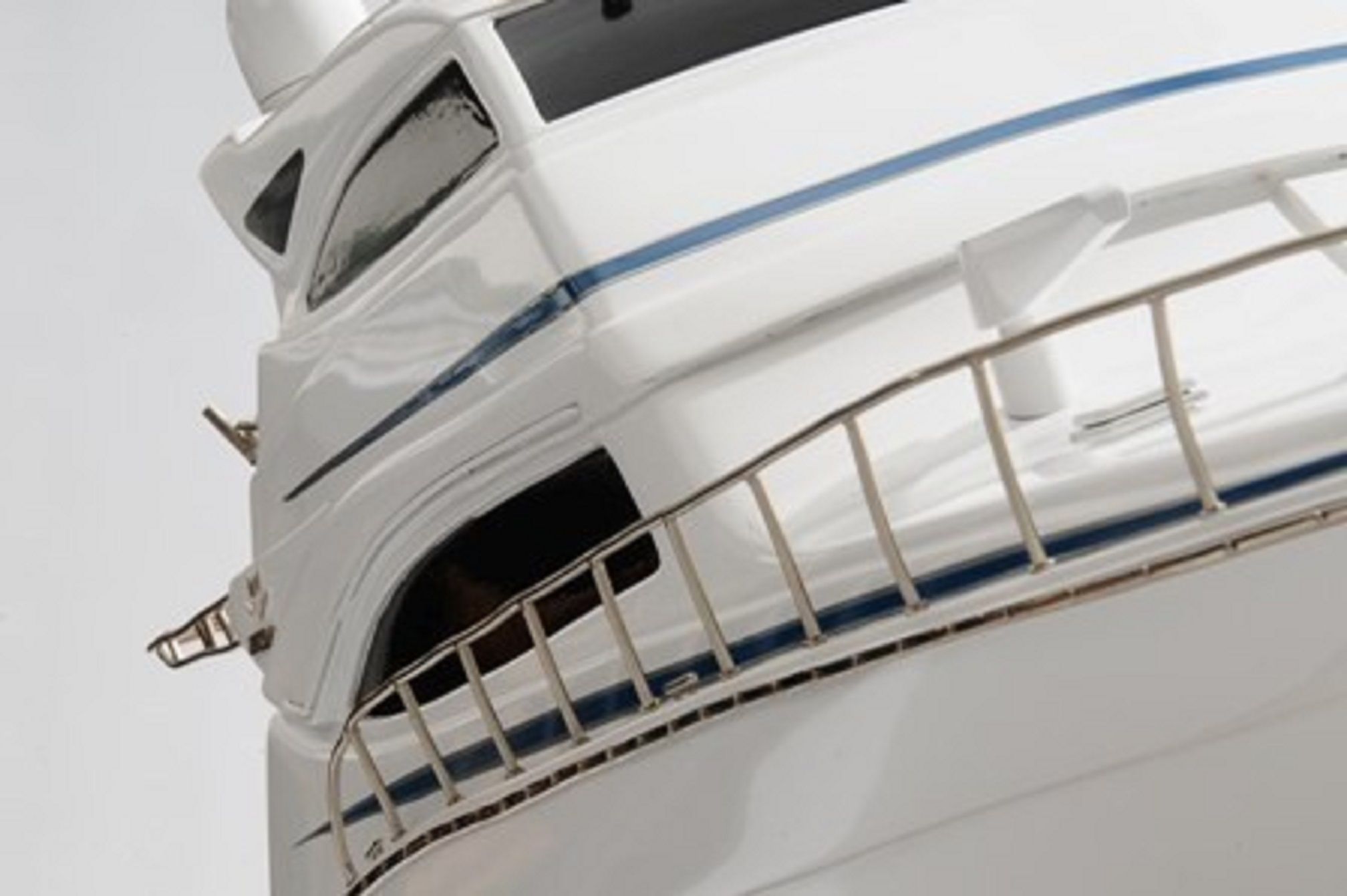 1231-6962-Bertram-700-Model-Yacht-Premier-Range.jpg