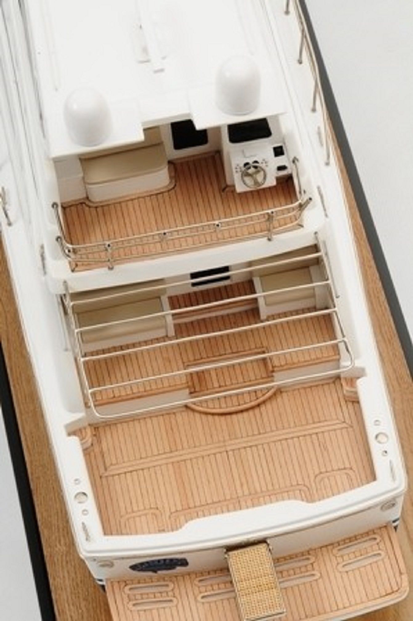 1231-6964-Bertram-700-Model-Yacht-Premier-Range.jpg
