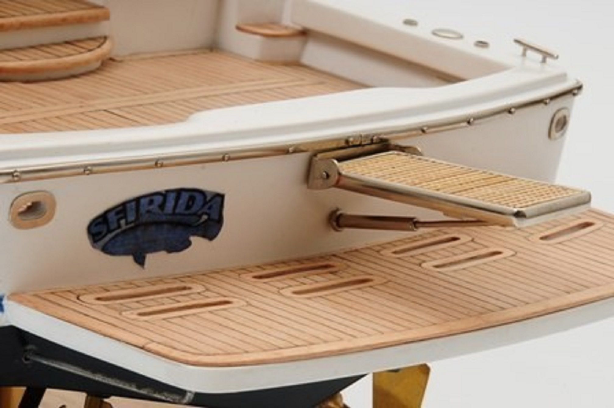 1231-6965-Bertram-700-Model-Yacht-Premier-Range.jpg