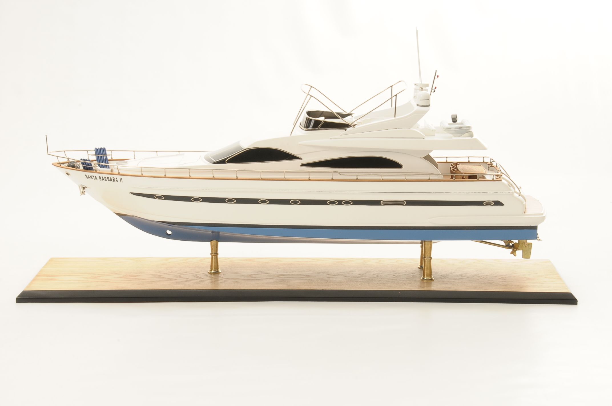 1236-6344-Astondoa-72-GLX-Motor-Yacht-Premier-Range.jpg