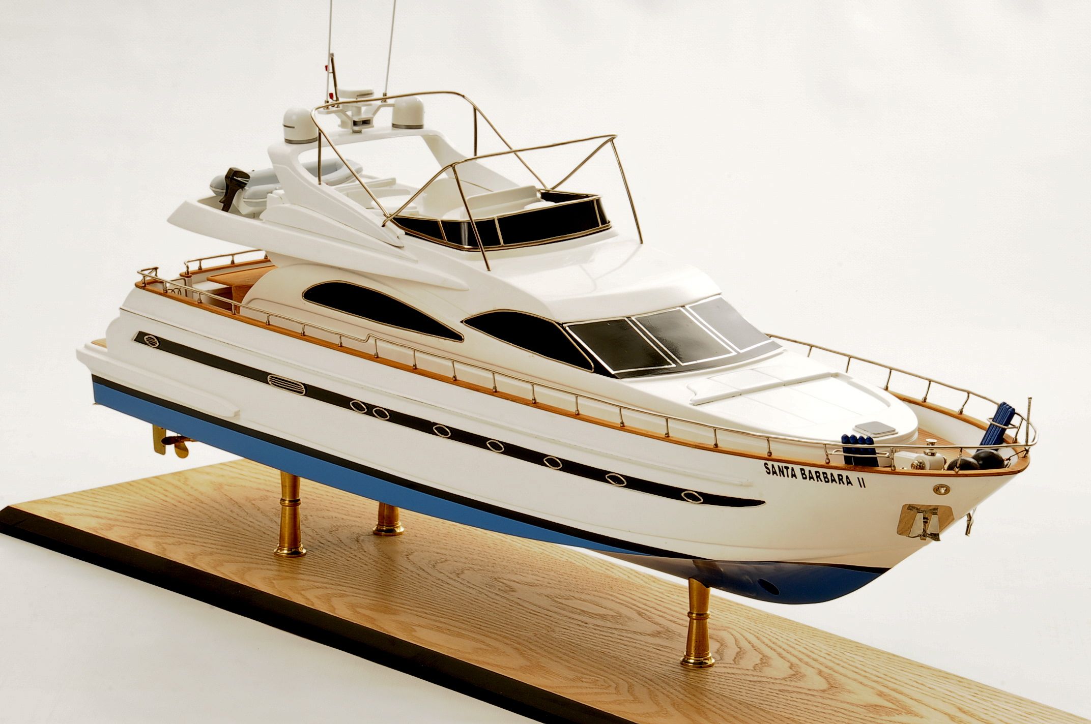 1236-6345-Astondoa-72-GLX-Motor-Yacht-Premier-Range.jpg