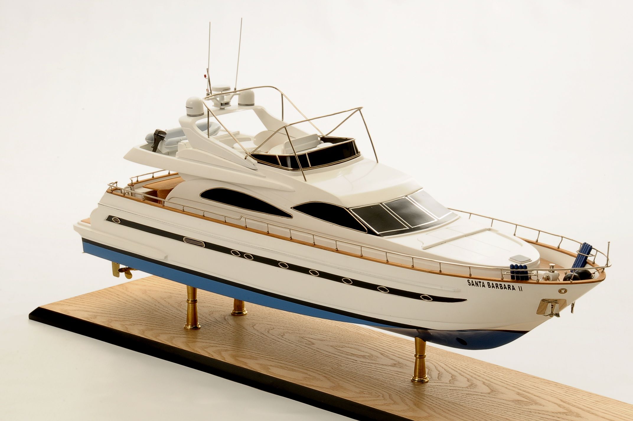 1236-6346-Astondoa-72-GLX-Motor-Yacht-Premier-Range.jpg