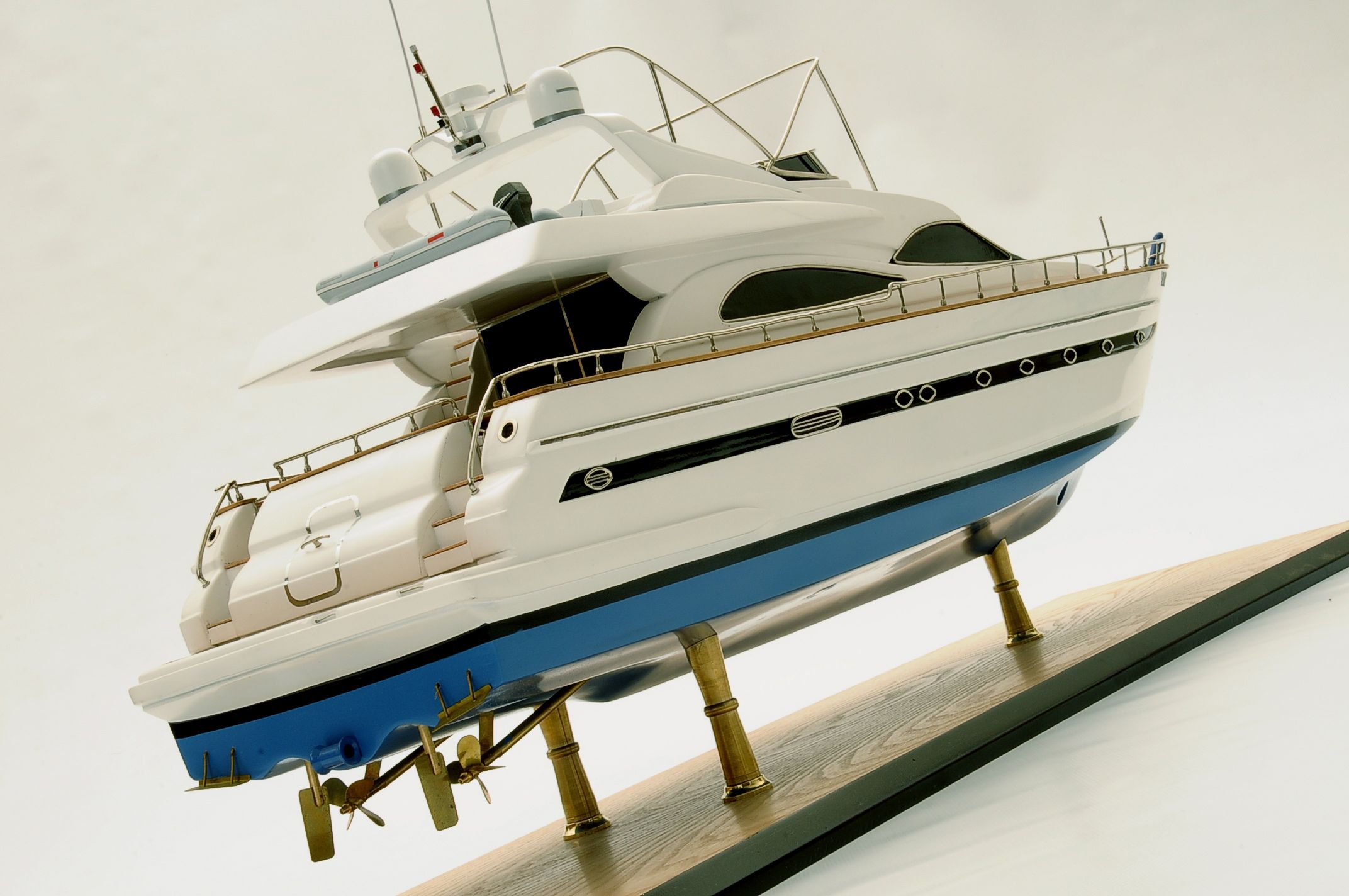 1236-6357-Astondoa-72-GLX-Motor-Yacht-Premier-Range.jpg