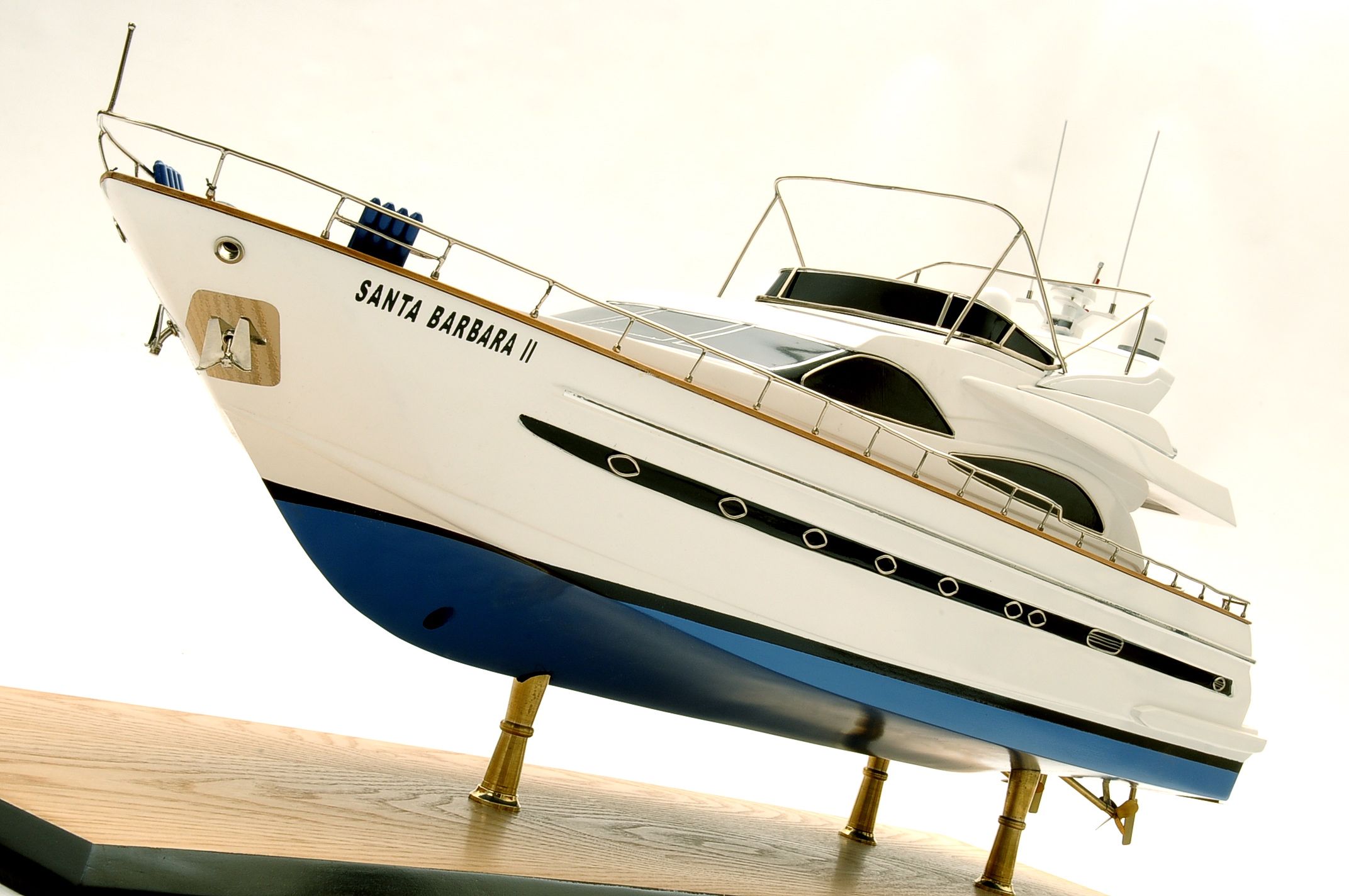1236-6363-Astondoa-72-GLX-Motor-Yacht-Premier-Range.jpg