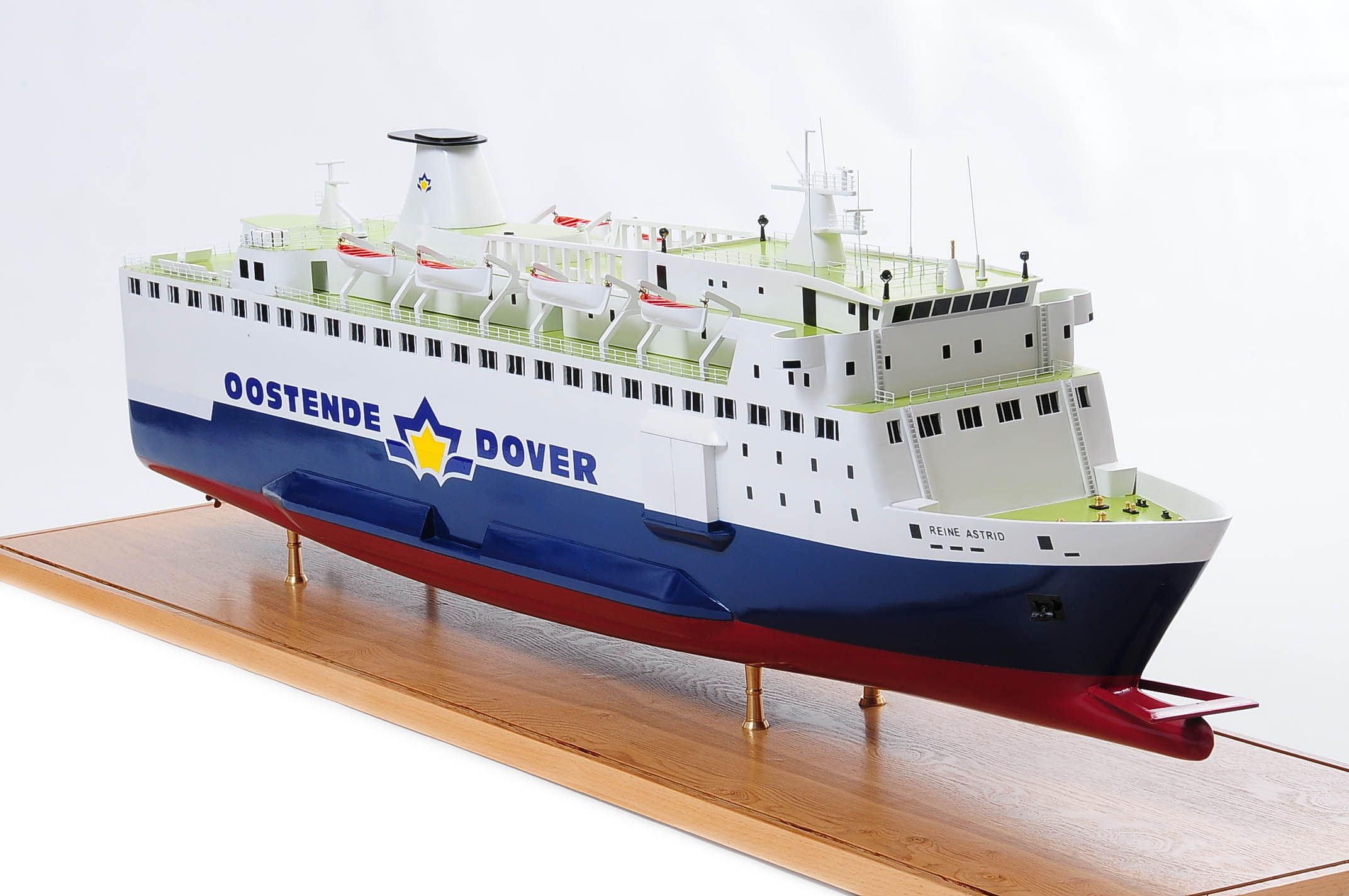 1255-5872-Pride-DOuvre-ship.jpg