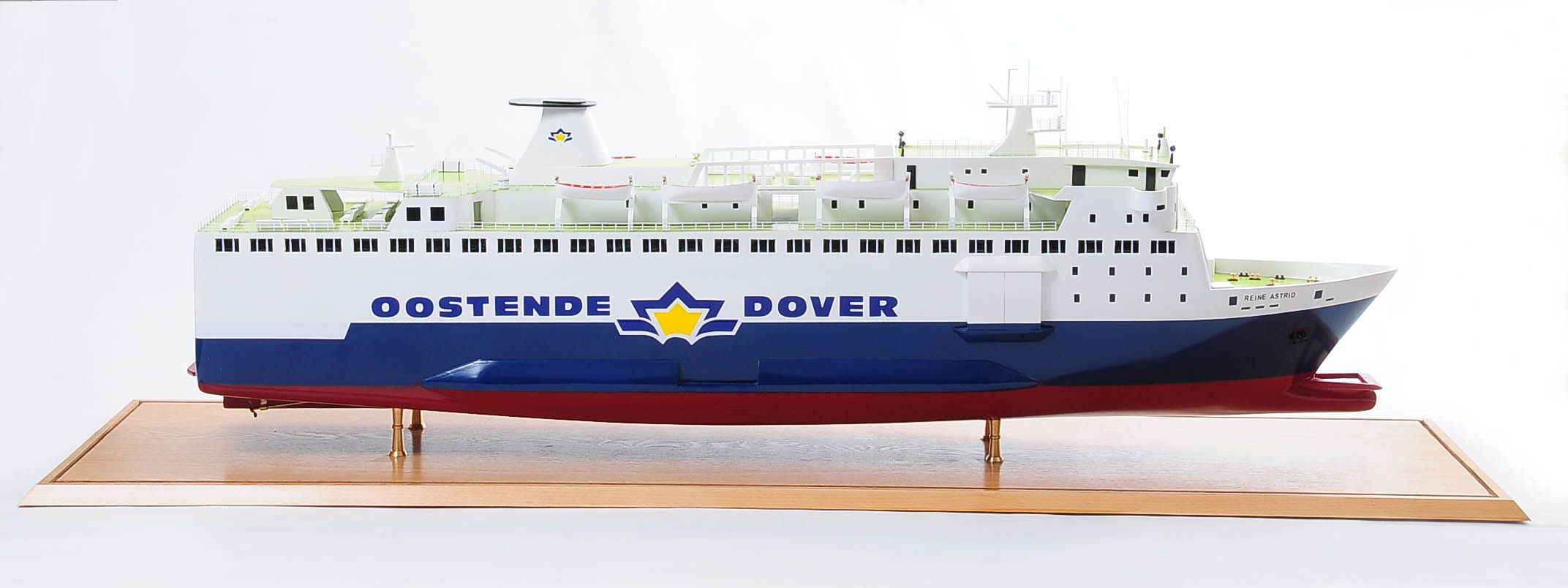 1255-5874-Pride-DOuvre-ship.jpg