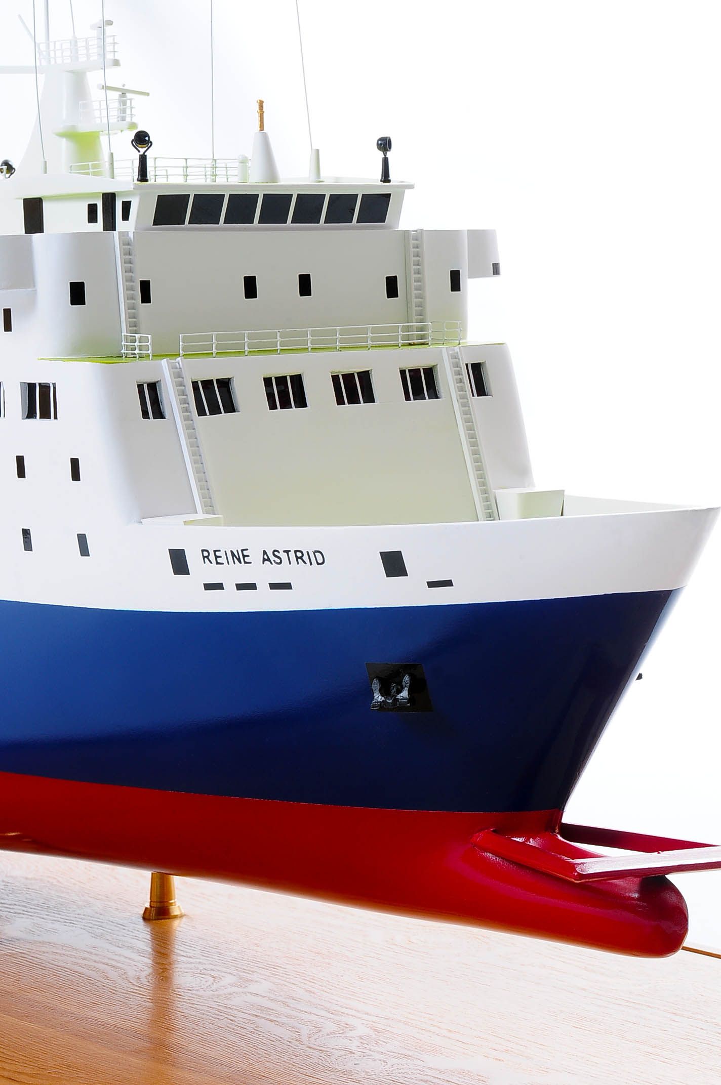 1255-5883-Pride-DOuvre-ship.jpg