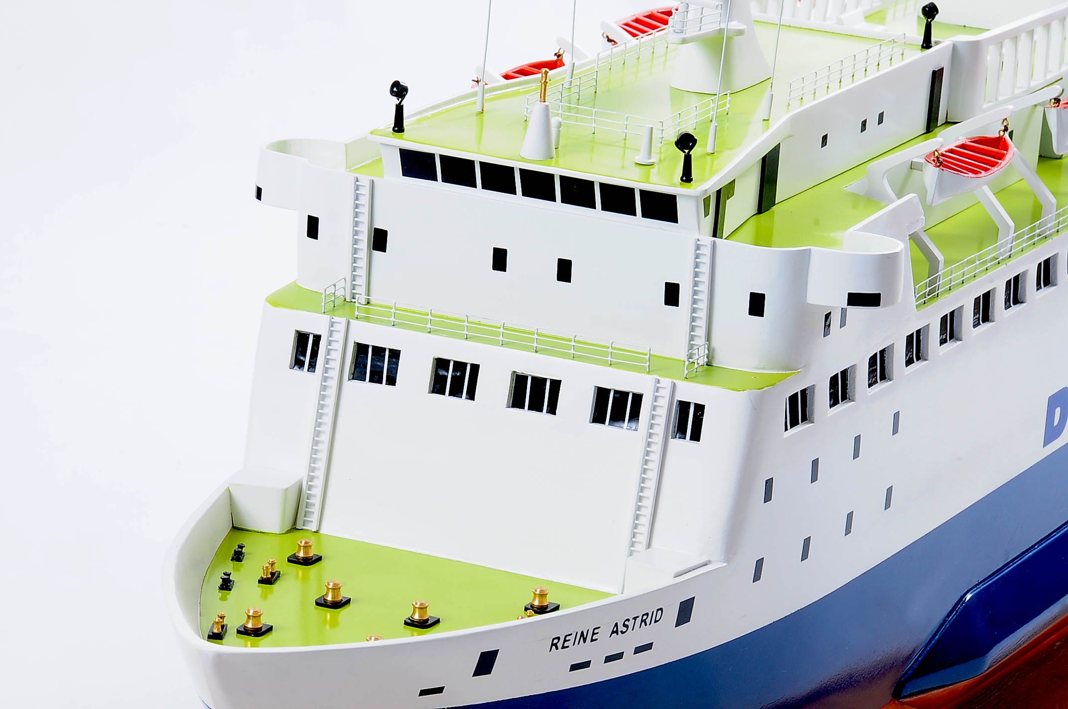 1255-5884-Pride-DOuvre-ship.jpg