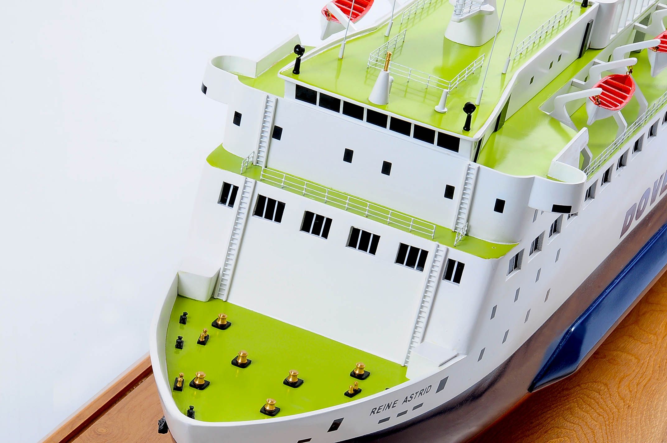 1255-5885-Pride-DOuvre-ship.jpg