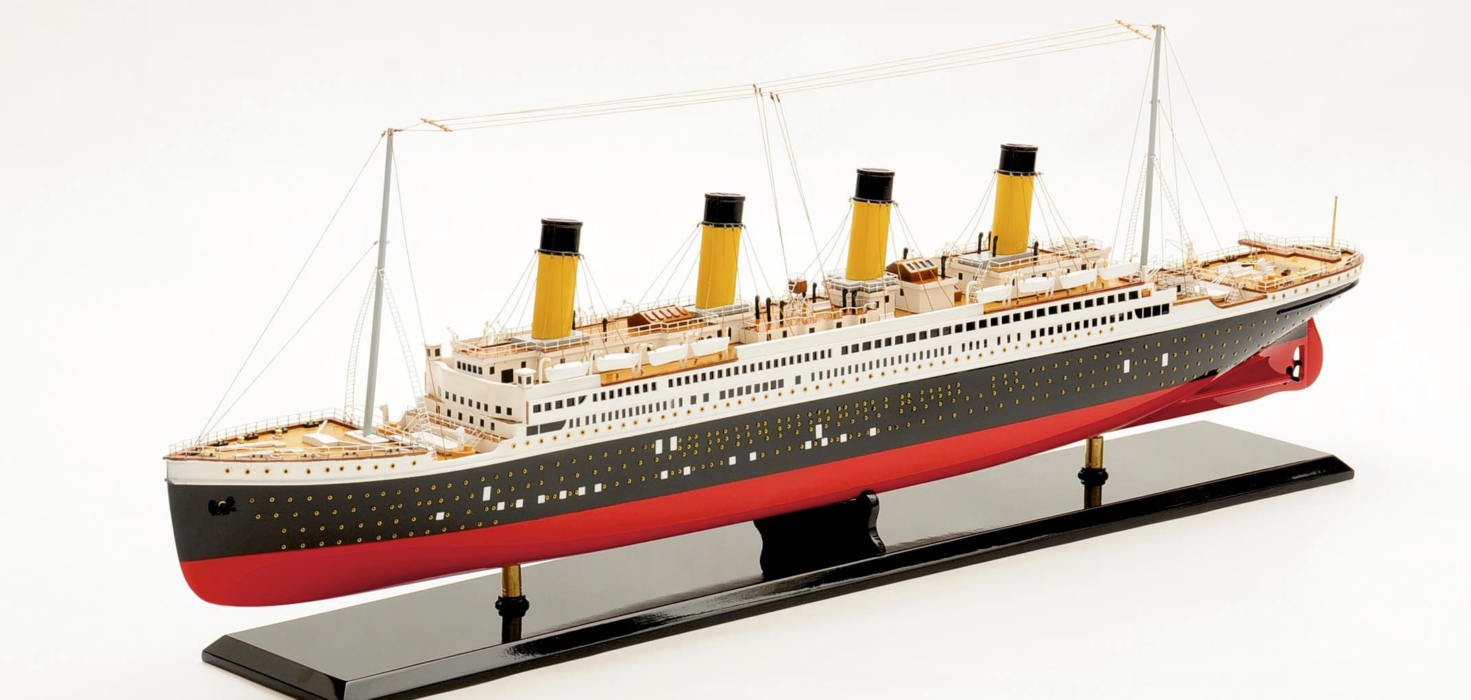 135-5890-RMS-Titanic-Ship-Model-Superior-Range.jpg