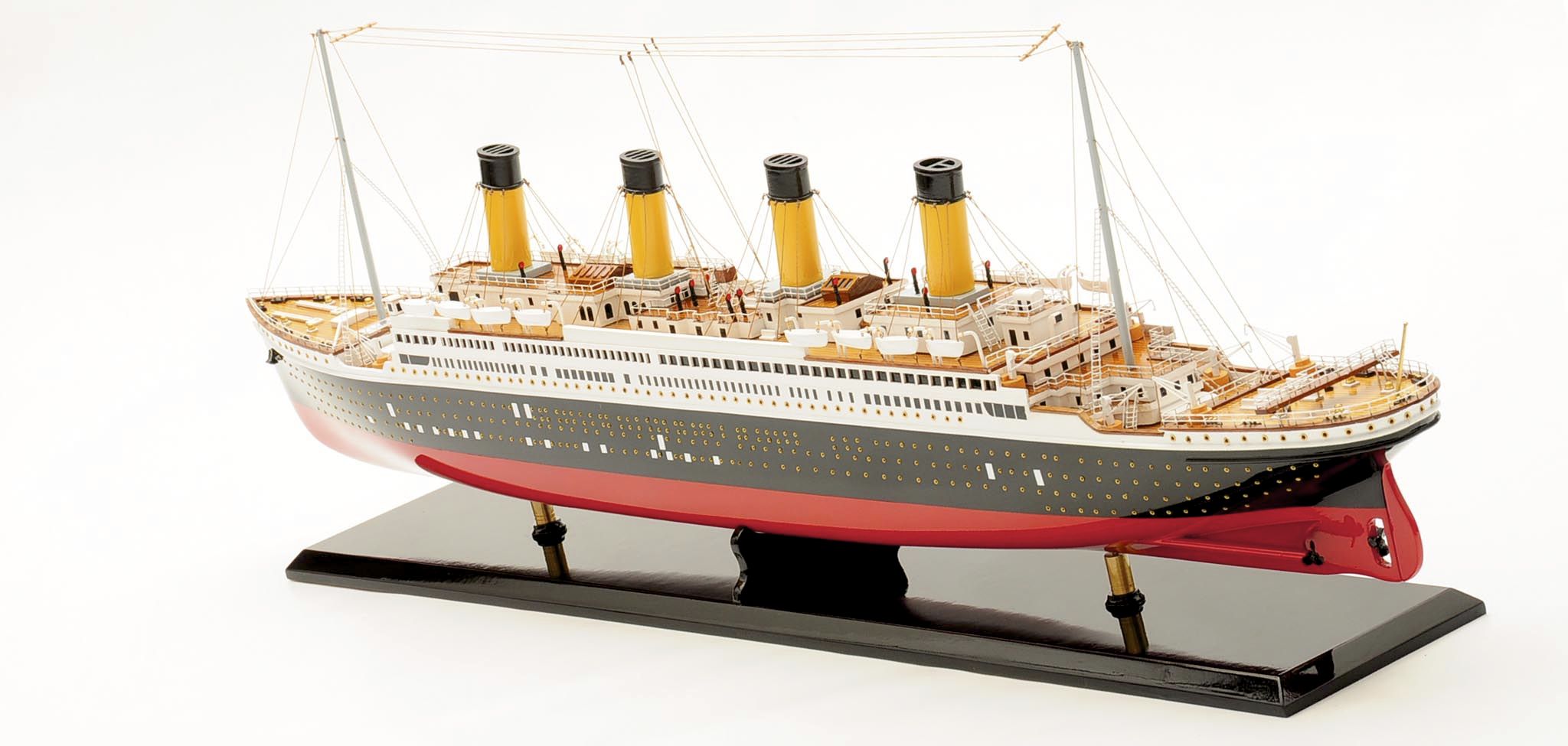 135-5892-RMS-Titanic-Ship-Model-Superior-Range.jpg