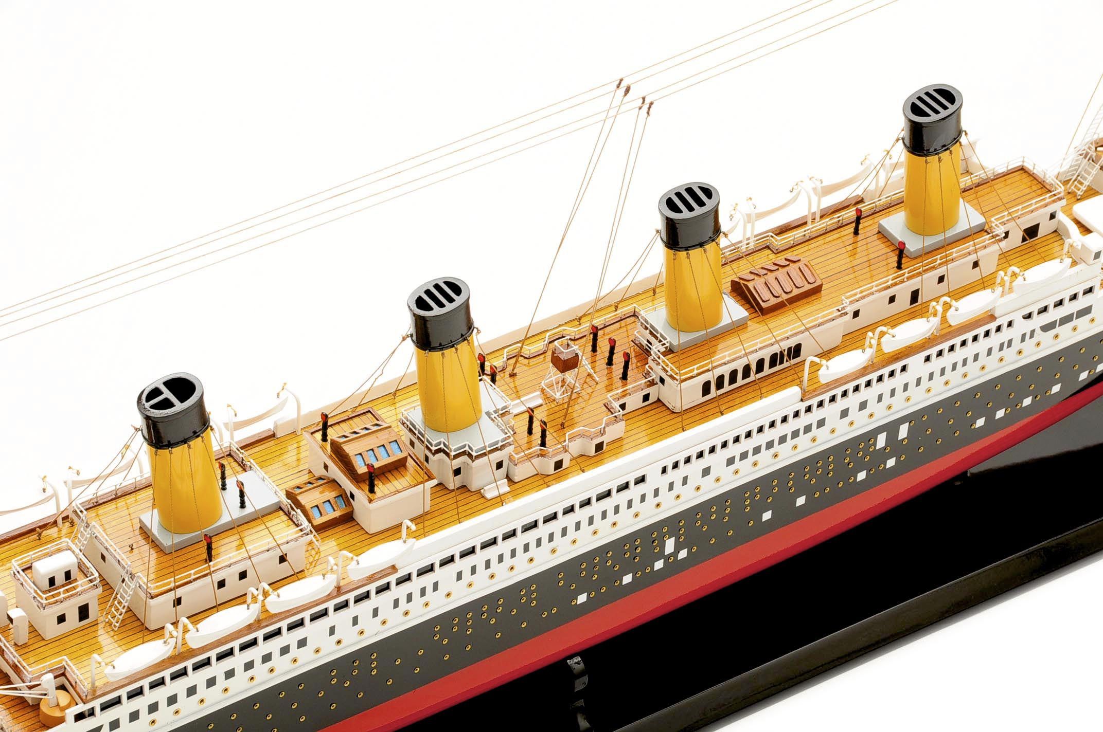 135-5894-RMS-Titanic-Ship-Model-Superior-Range.jpg
