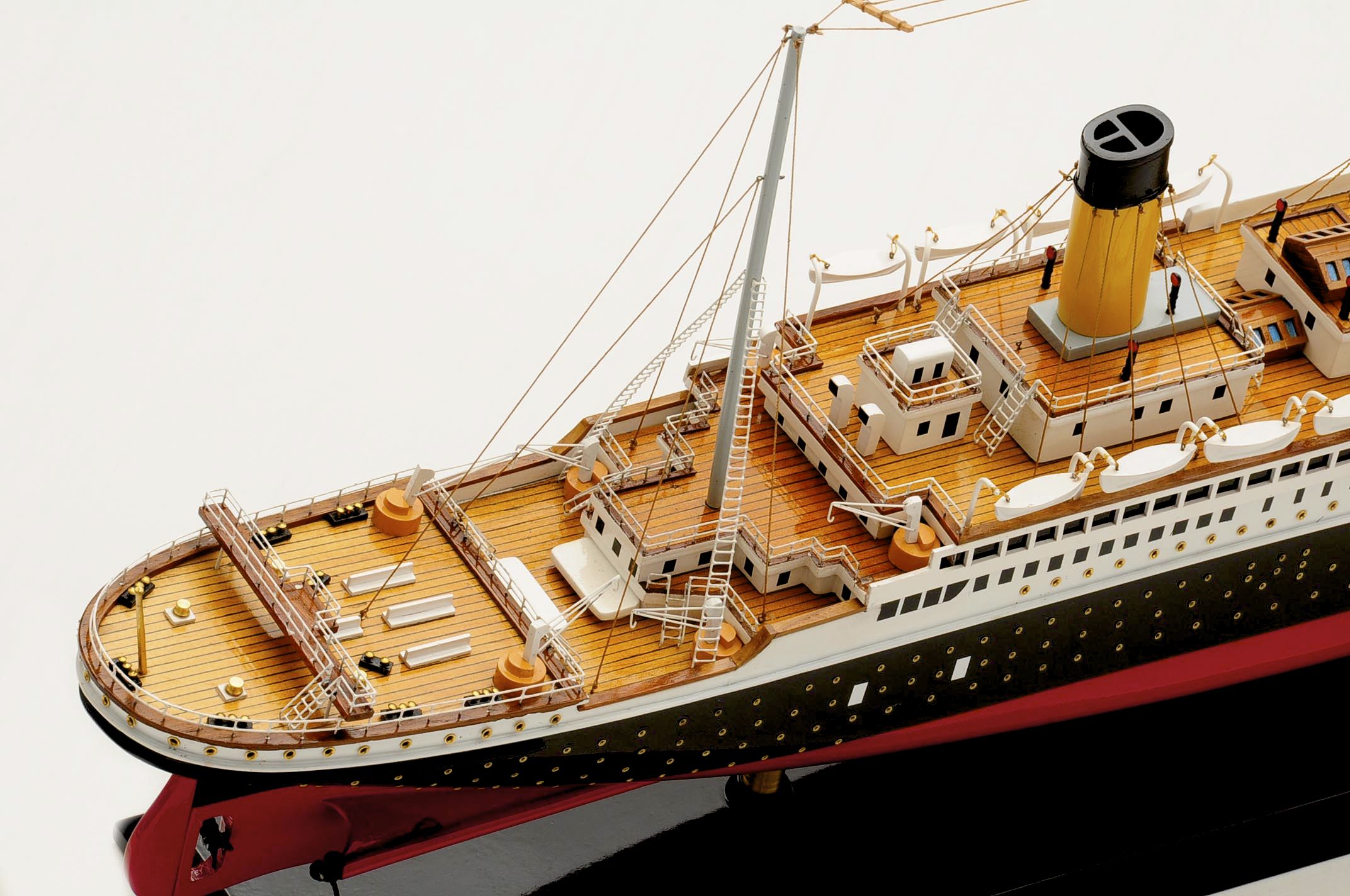 135-5895-RMS-Titanic-Ship-Model-Superior-Range.jpg