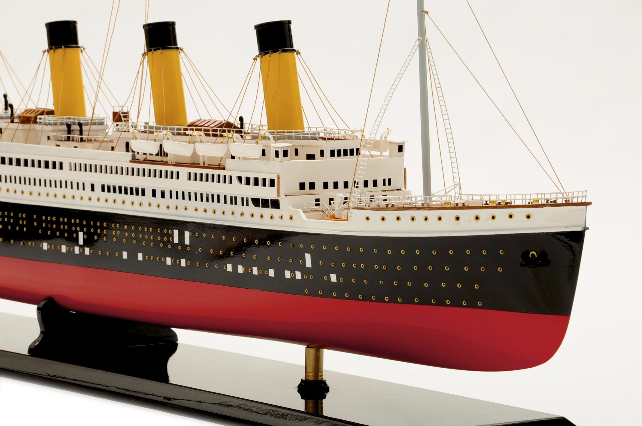 135-5898-RMS-Titanic-Ship-Model-Superior-Range.jpg