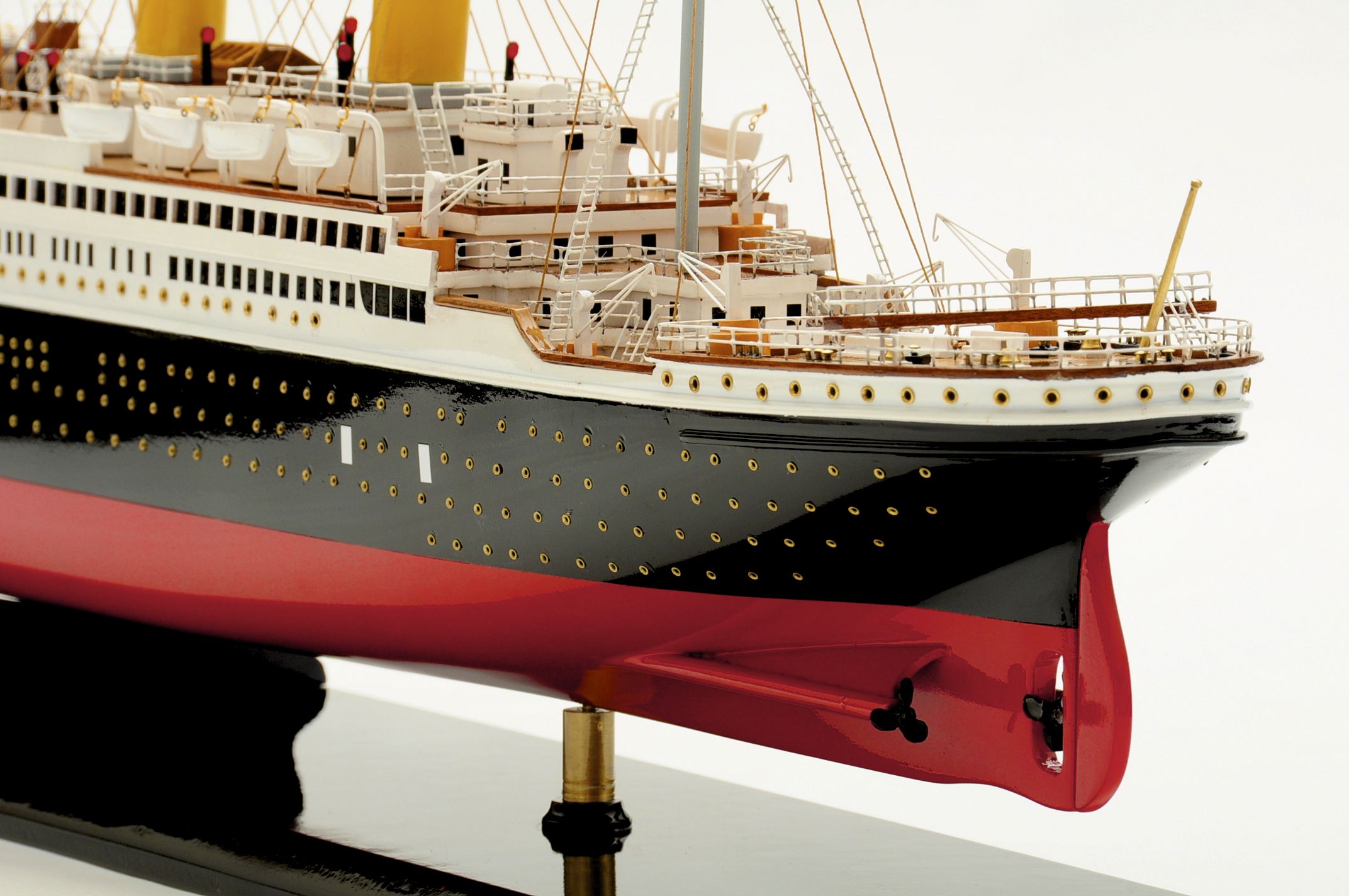 135-5900-RMS-Titanic-Ship-Model-Superior-Range.jpg