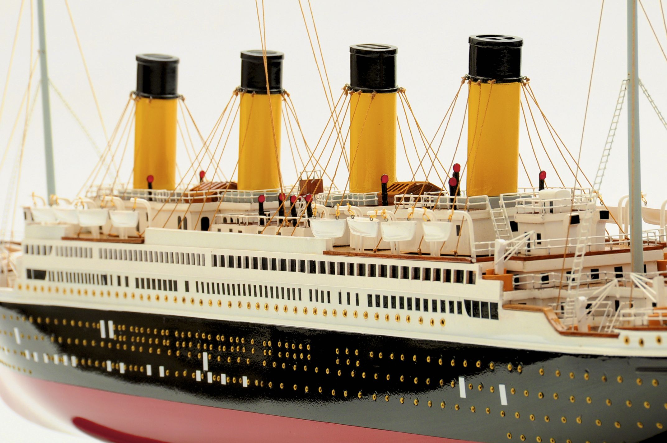 135-5901-RMS-Titanic-Ship-Model-Superior-Range.jpg