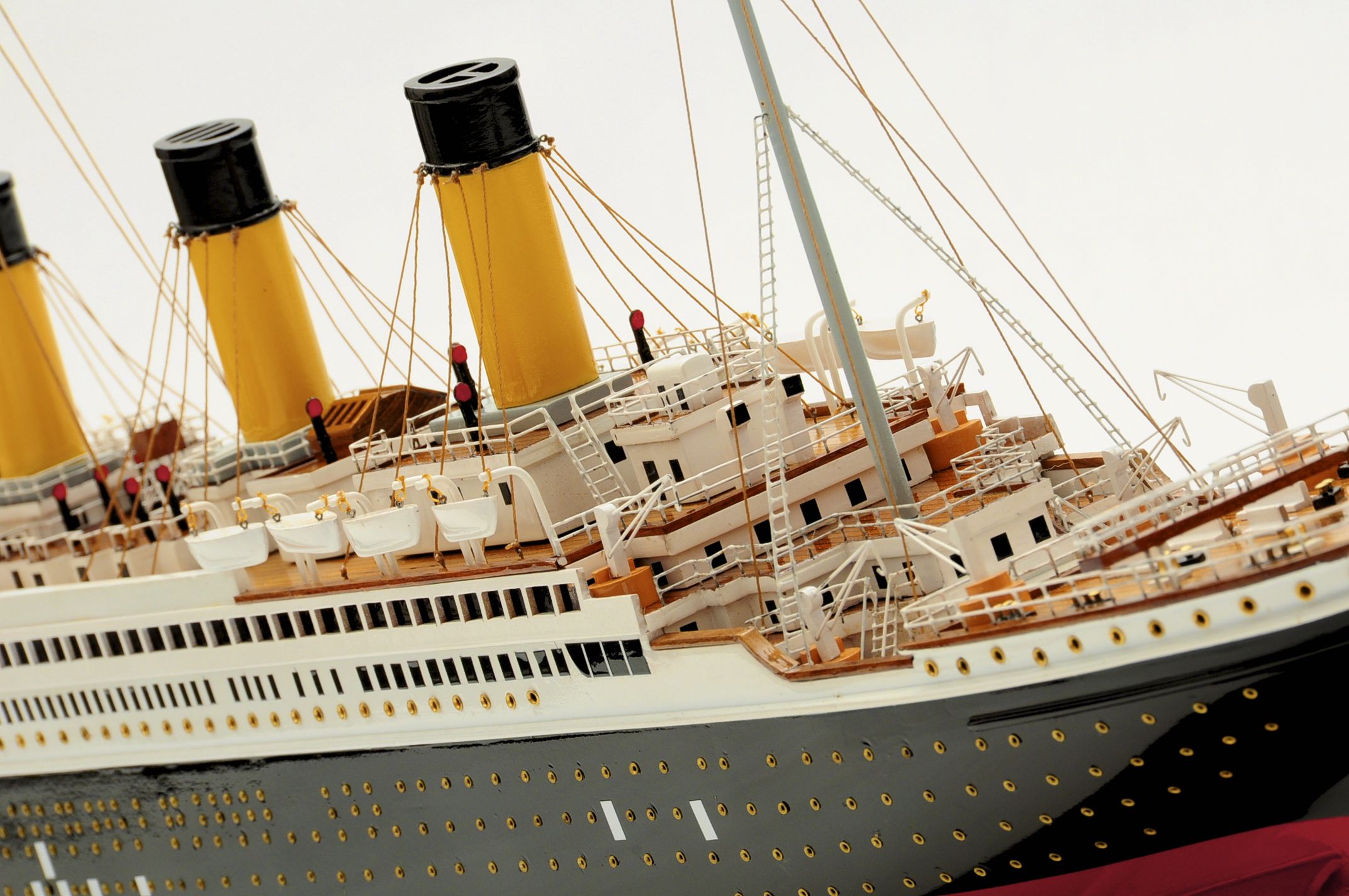 135-5902-RMS-Titanic-Ship-Model-Superior-Range.jpg