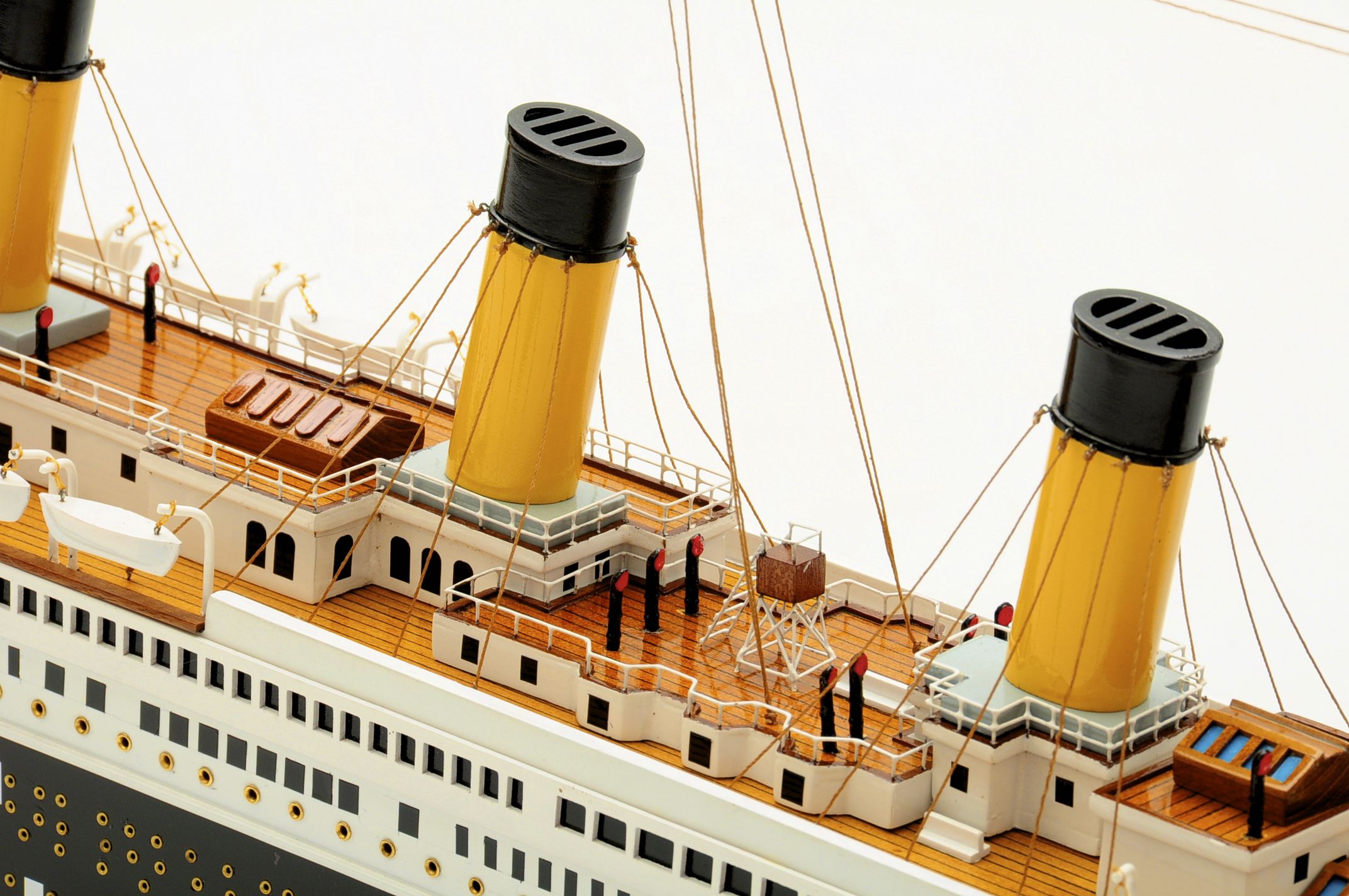 135-5903-RMS-Titanic-Ship-Model-Superior-Range.jpg