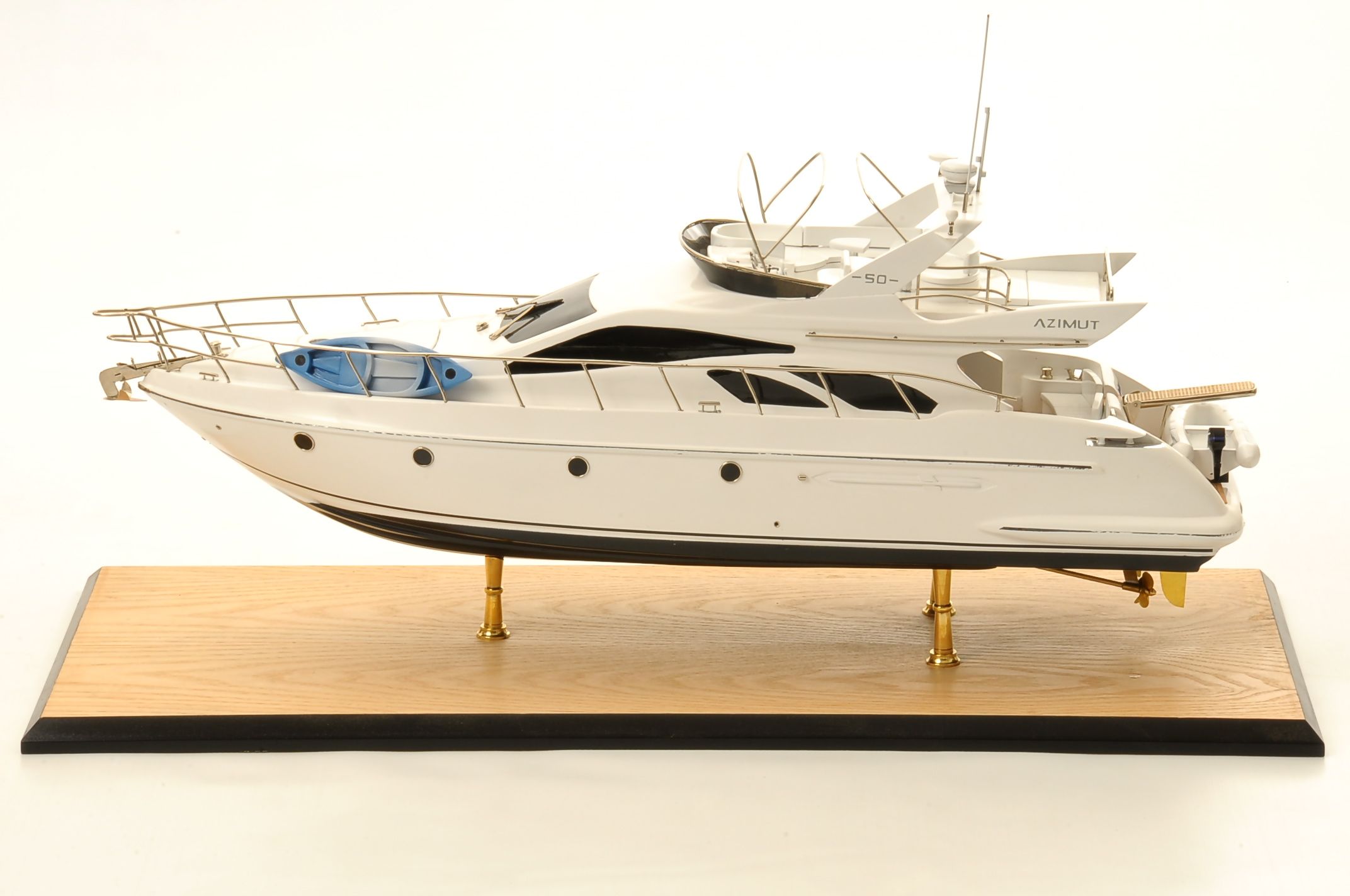 1399-6366-Azimut-Model-Yacht.jpg