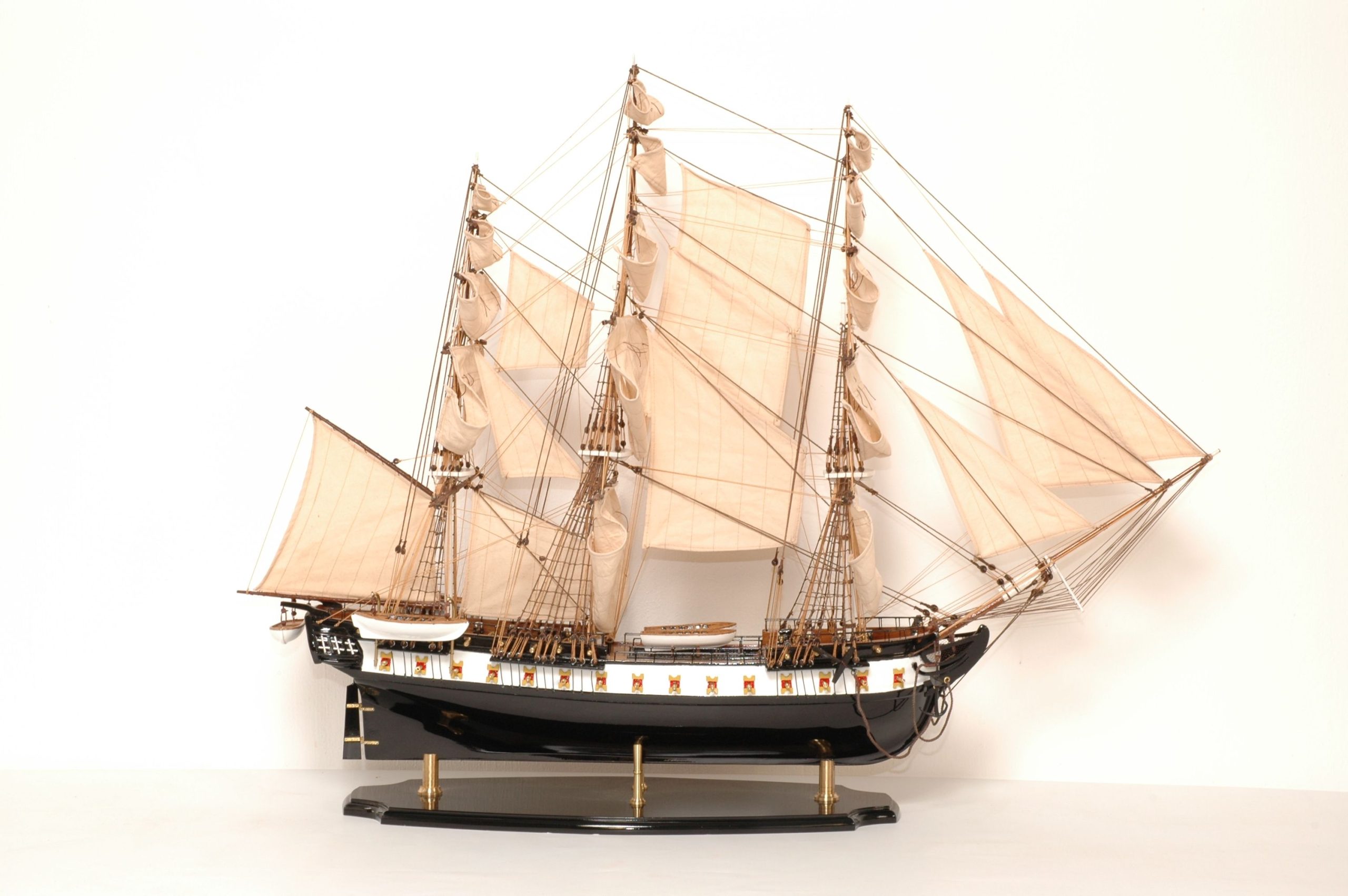 141-8175-USS-Constitution-Model-Ship-Superior-Range-scaled-1.jpg