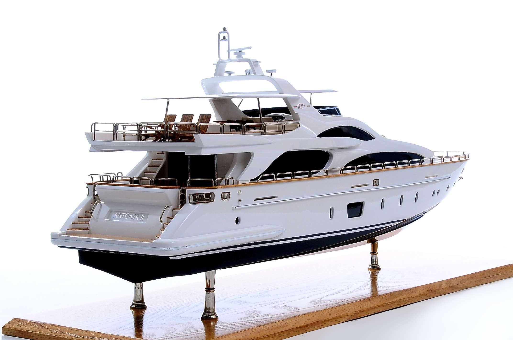 1435-4468-Antonia-II-Model-Yacht.jpg
