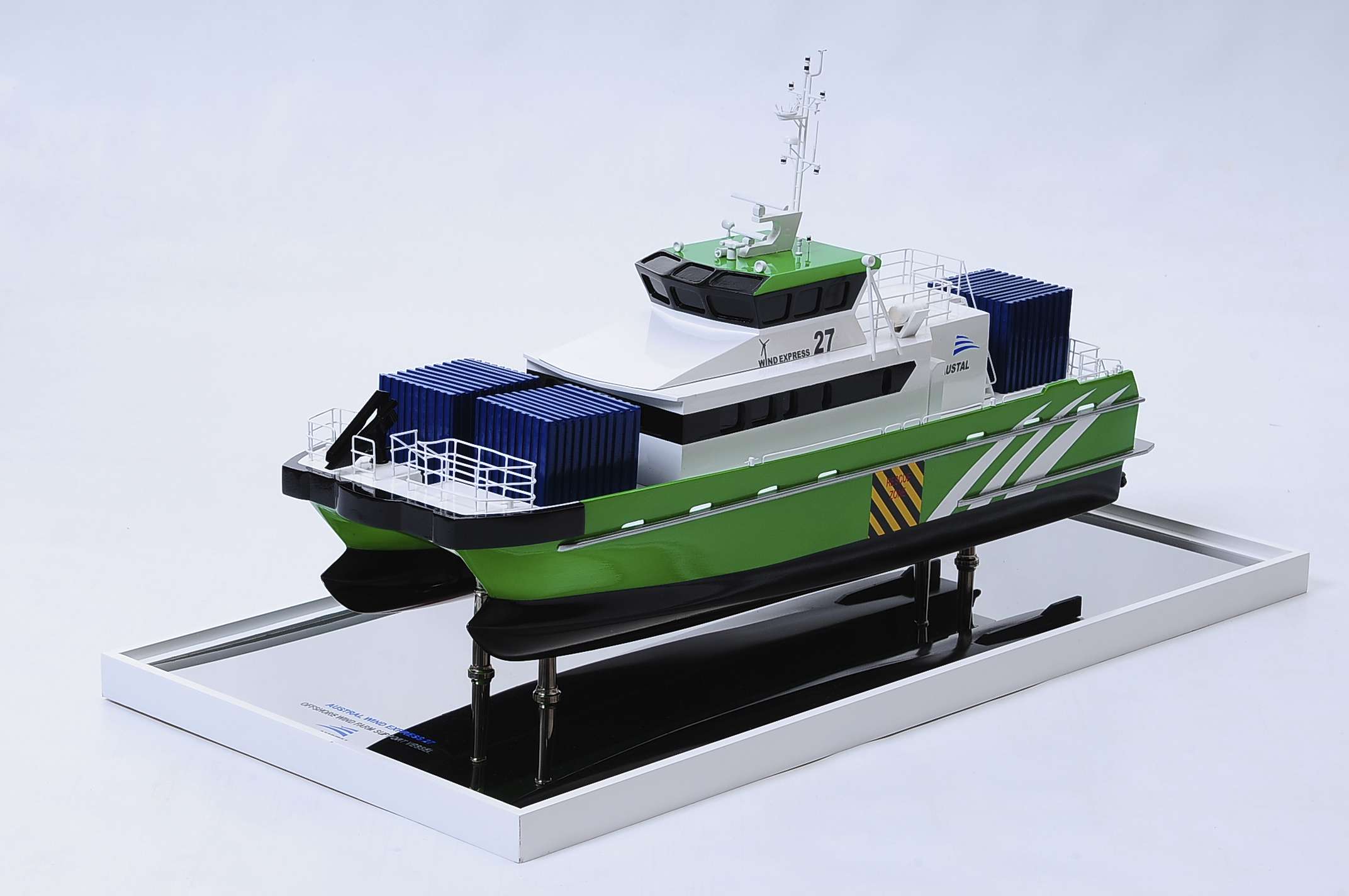 1440-4946-Wind-Express-27-Catamaran-Model.jpg