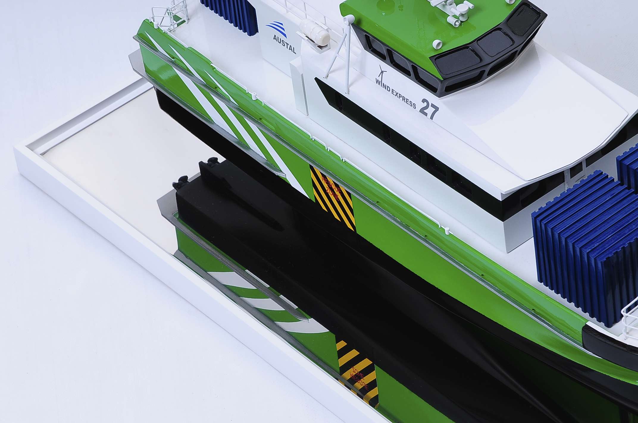 1440-4950-Wind-Express-27-Catamaran-Model.jpg