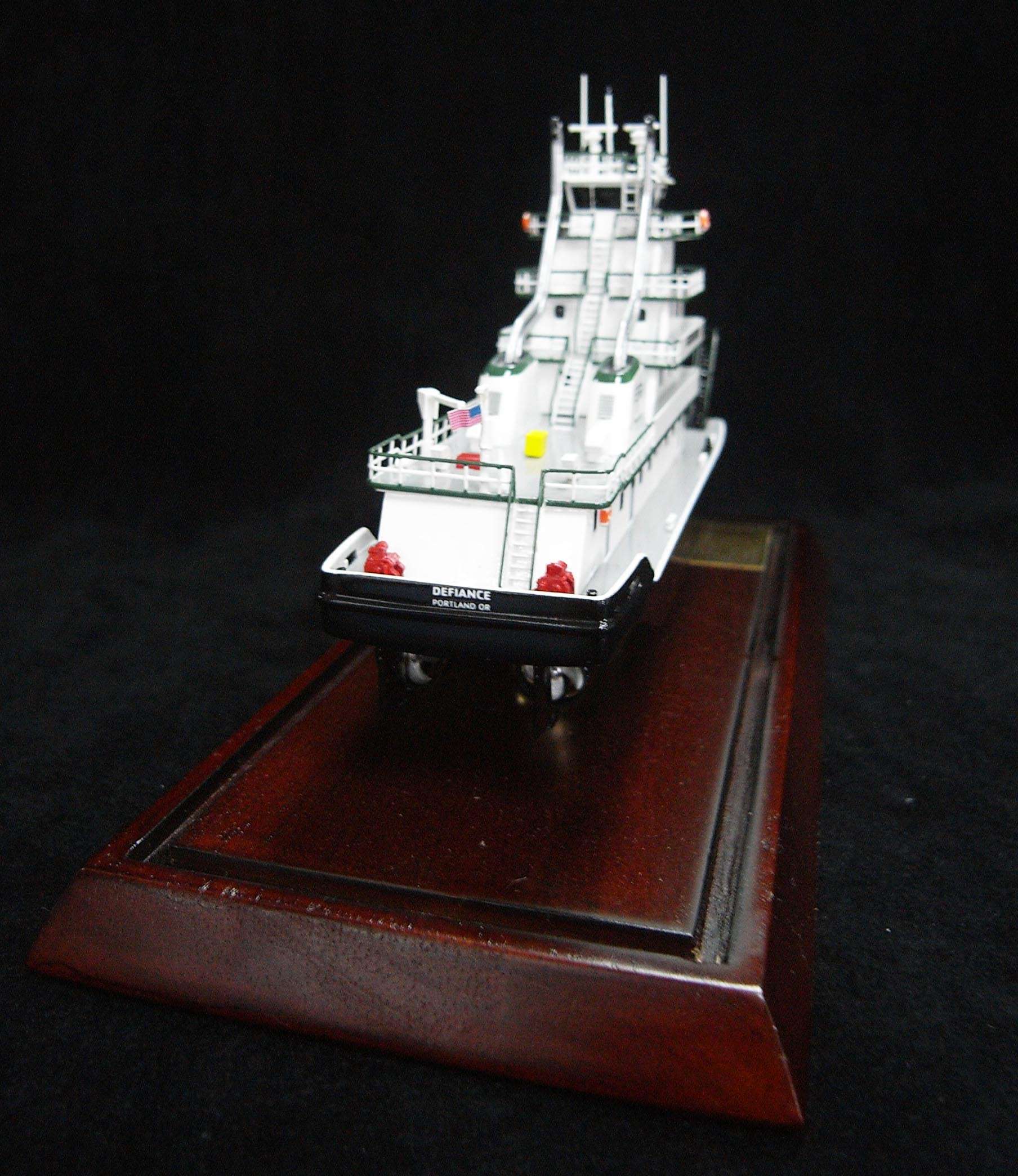 1446-4623-Defiance-Pusher-Tug.jpg