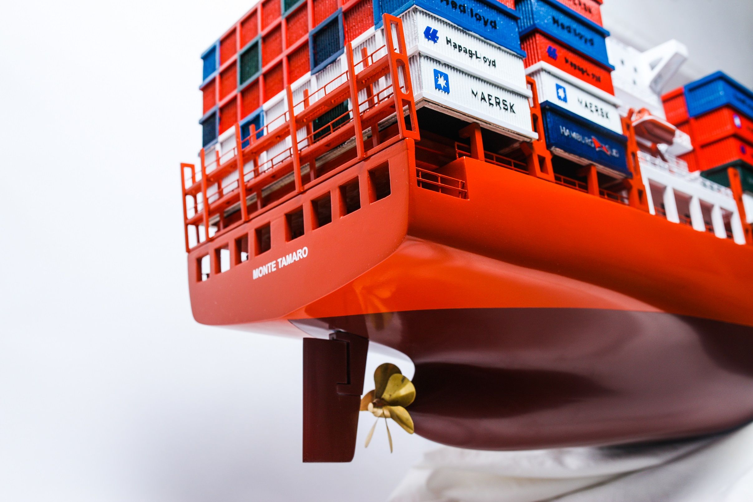 1527-9164-Hamburg-Sud-Container-Ship-Model.jpg