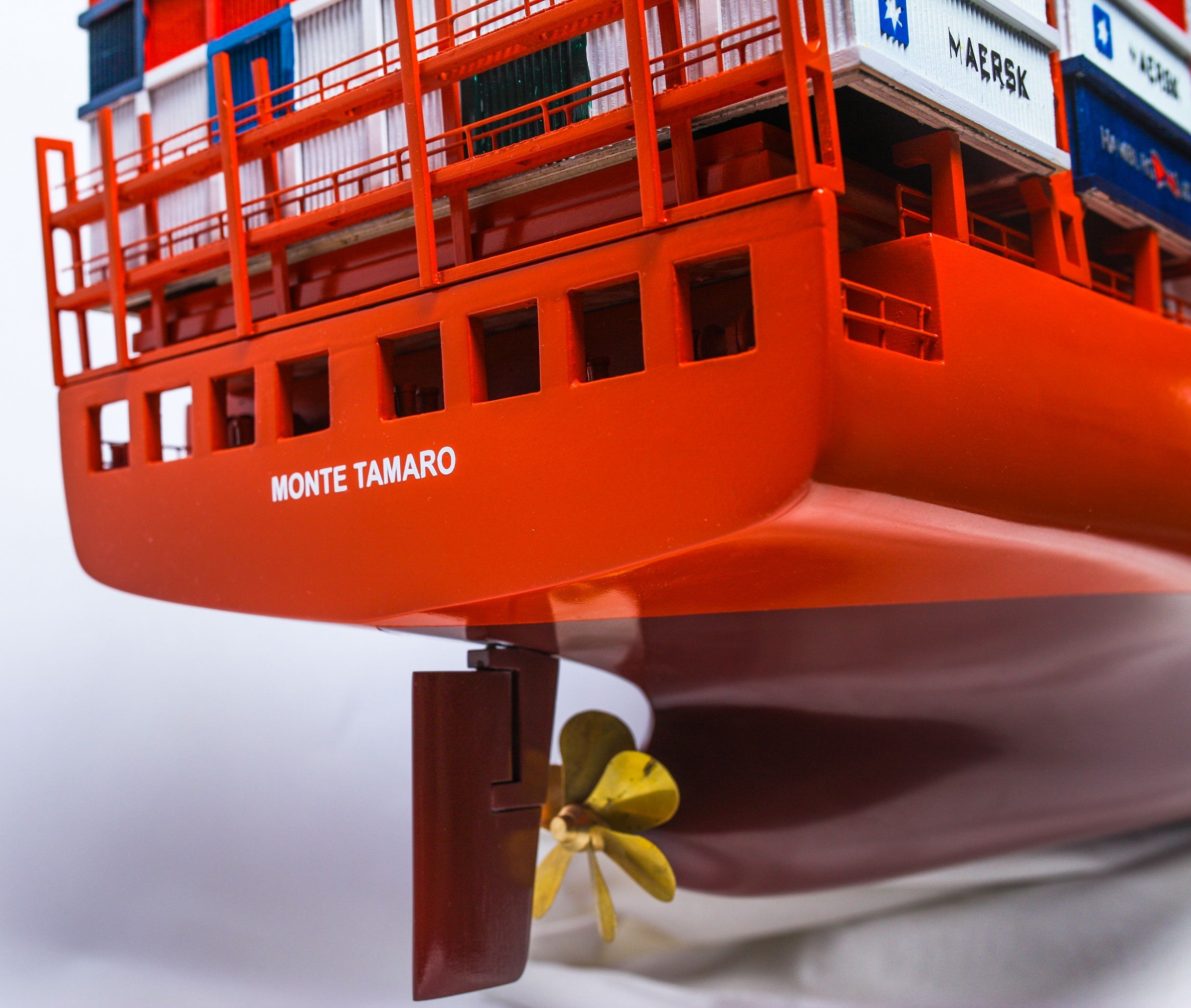 1527-9165-Hamburg-Sud-Container-Ship-Model.jpg