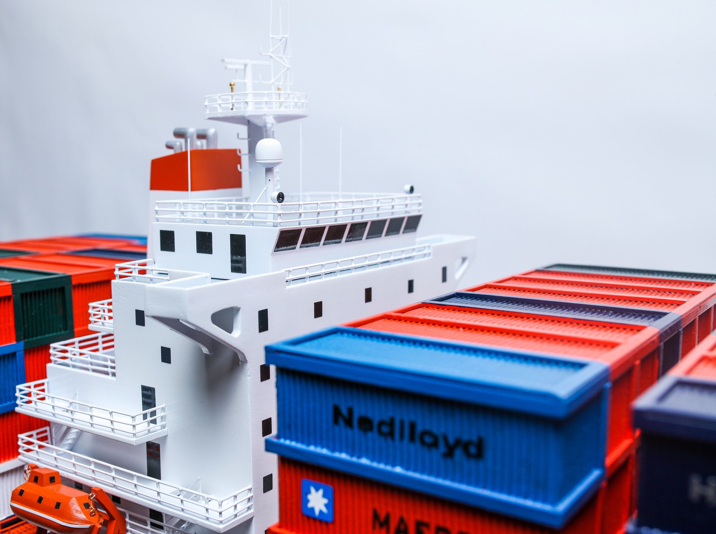 1527-9167-Hamburg-Sud-Container-Ship-Model.jpg