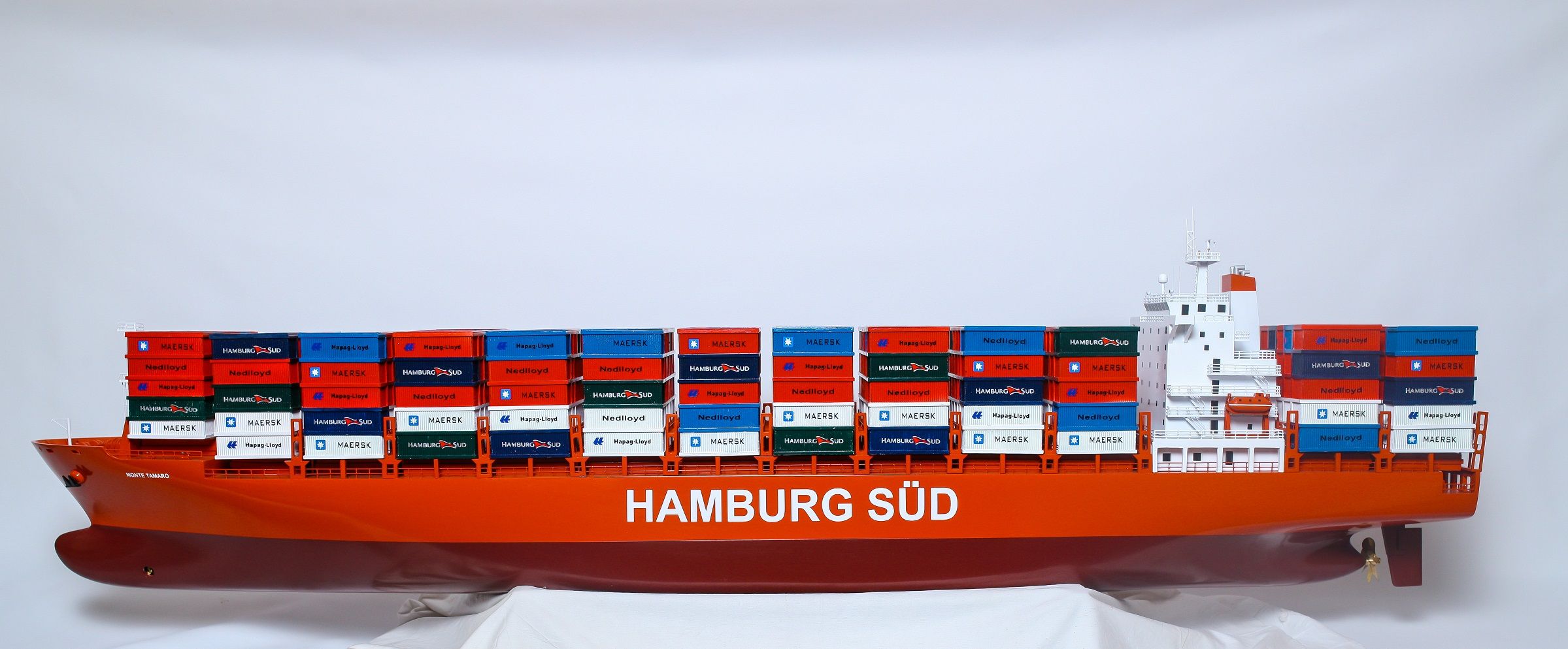 1527-9176-Hamburg-Sud-Container-Ship-Model.jpg