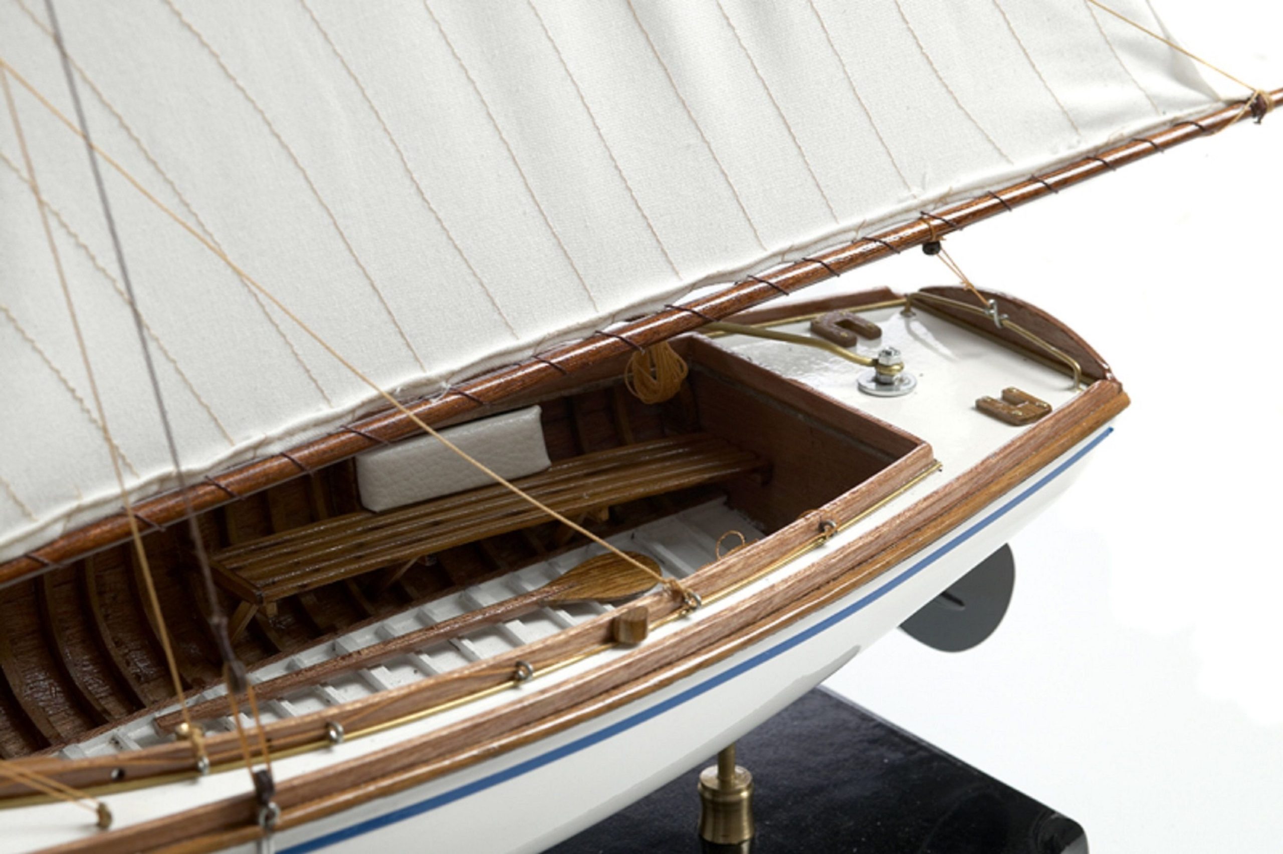 166-8430-Yare-Bure-Model-Yacht-Superior-Range-scaled-1.jpg