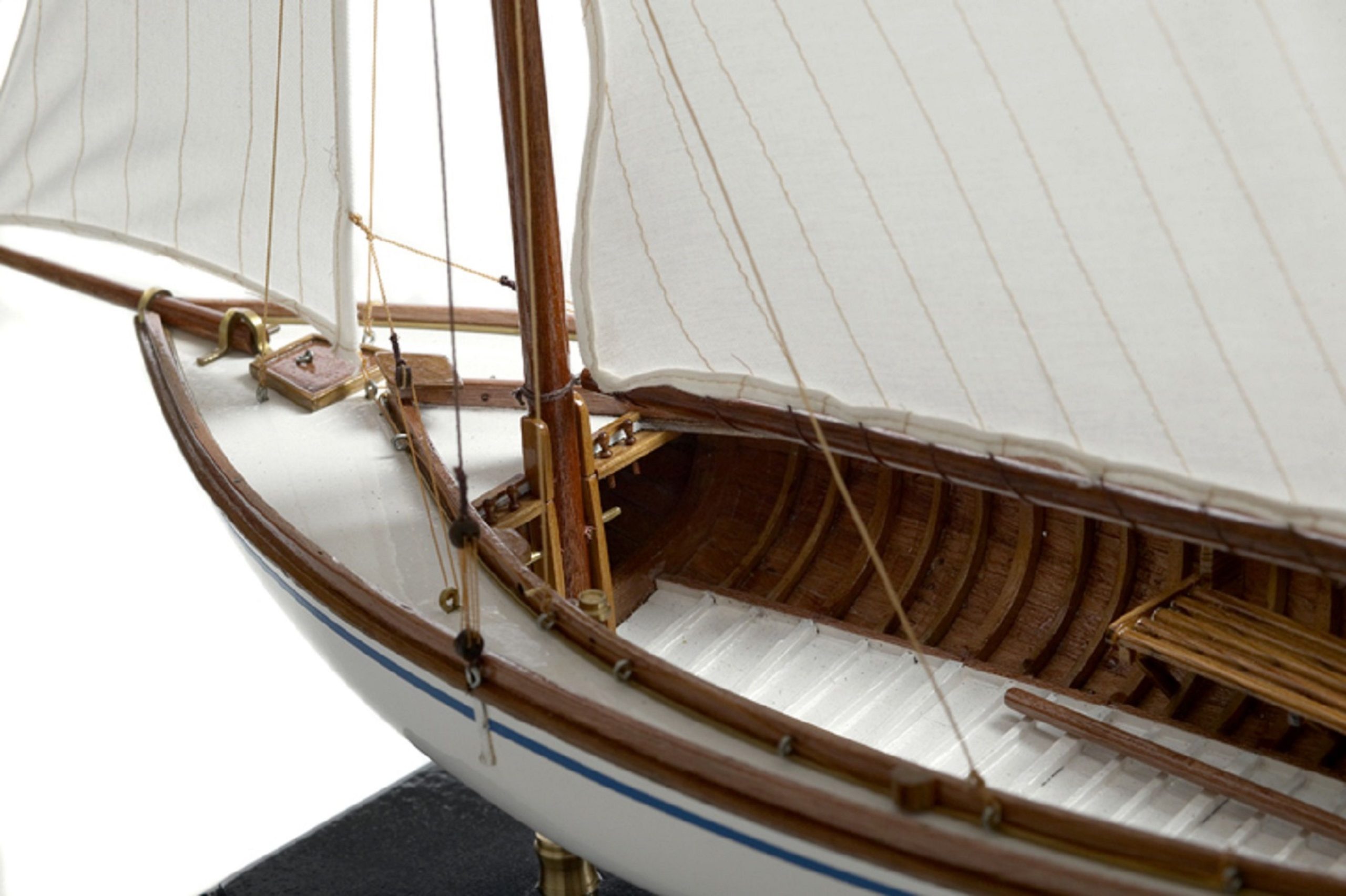 166-8431-Yare-Bure-Model-Yacht-Superior-Range-scaled-1.jpg
