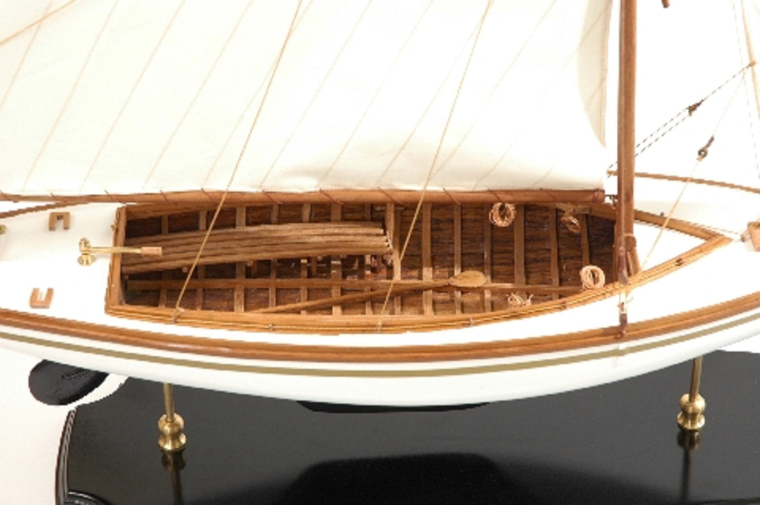 166-8435-Yare-Bure-Model-Yacht-Superior-Range-scaled-1.jpg