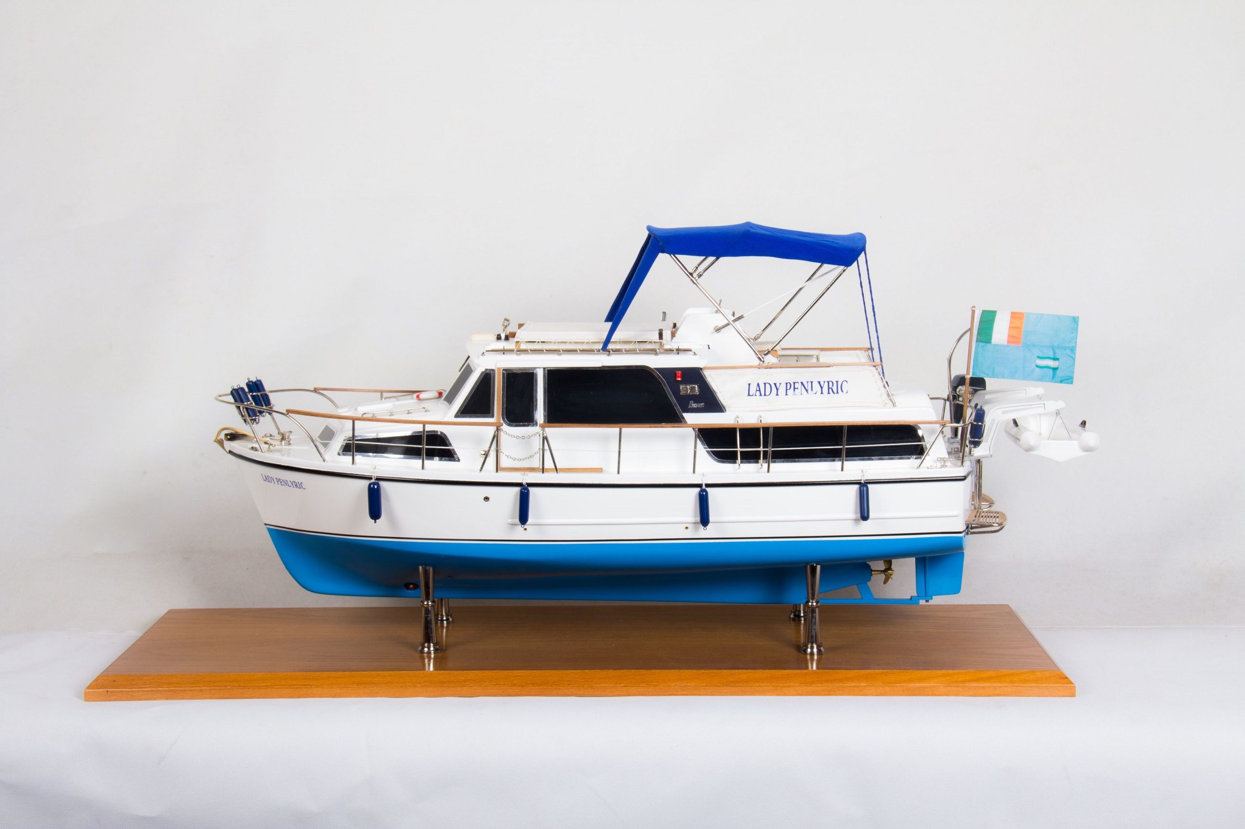 Lady Penlyric Motor Yacht Display Ship Model - Premier Ship Models
