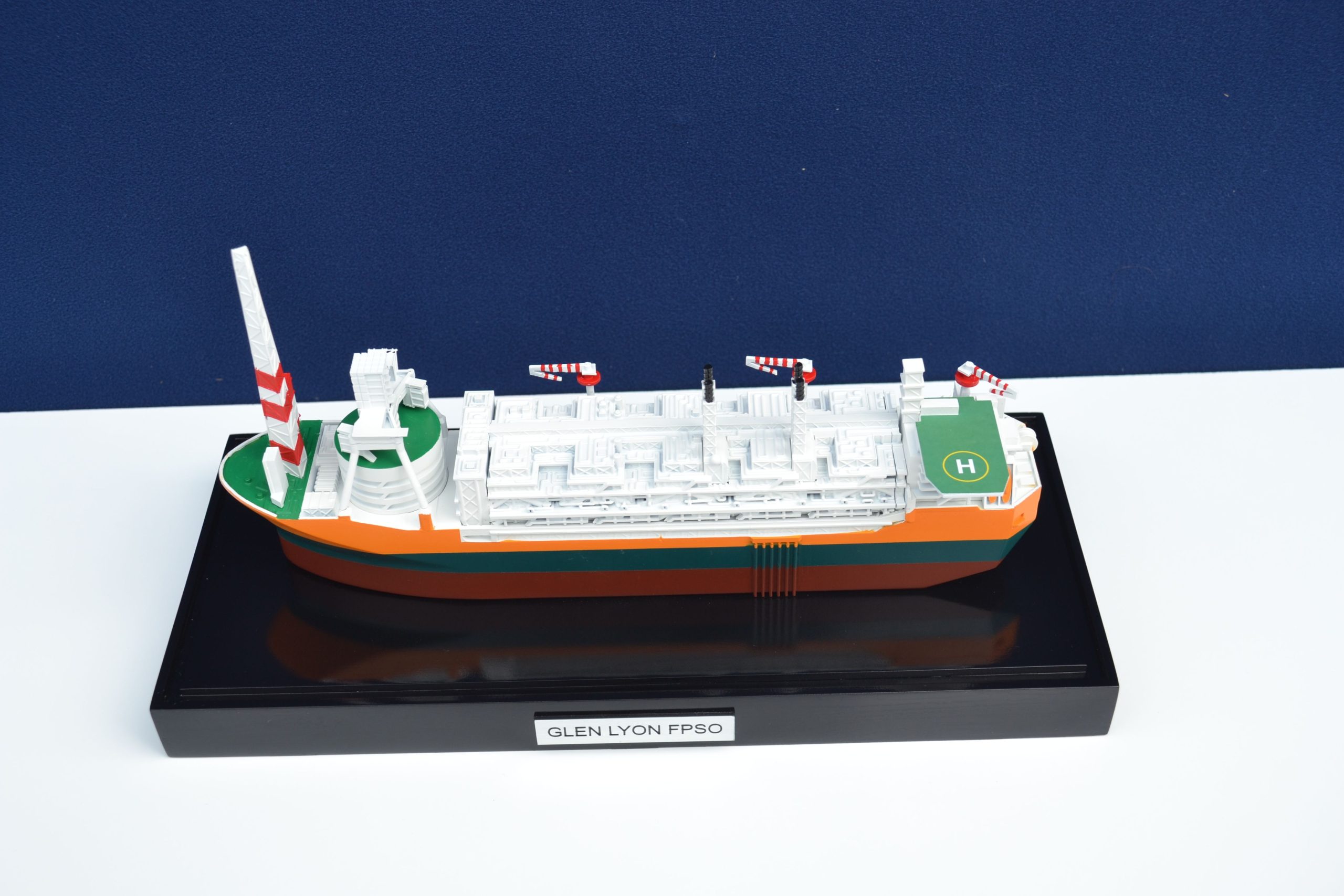 1857-11111-Glen-Lyon-FPSO-Mini-Modele-scaled-1.jpg
