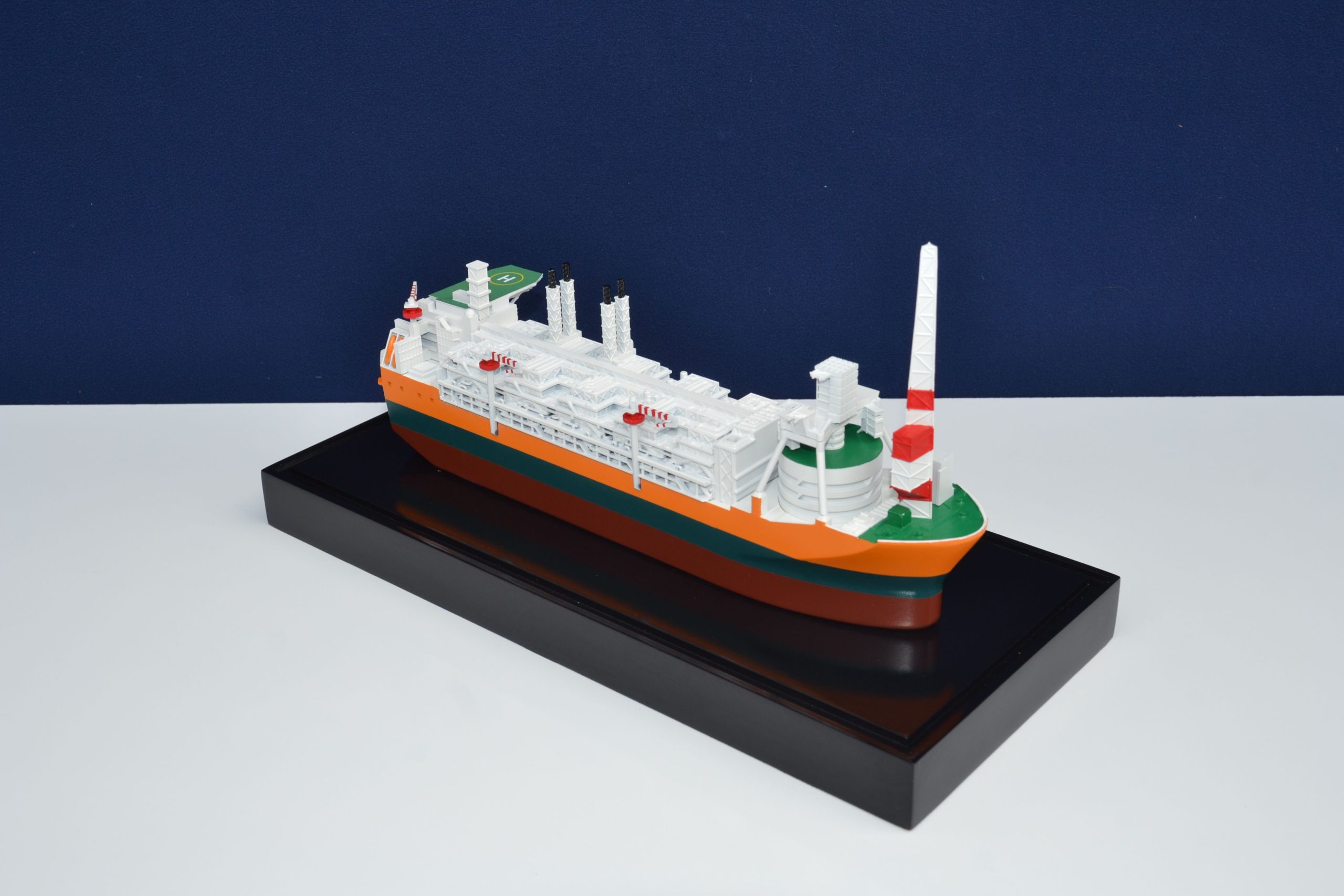1857-11113-Glen-Lyon-FPSO-Mini-Modele-scaled-1.jpg