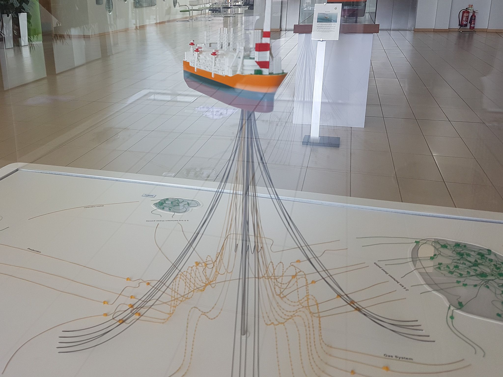 1857-11431-Glen-Lyon-FPSO-Mini-Model.jpg