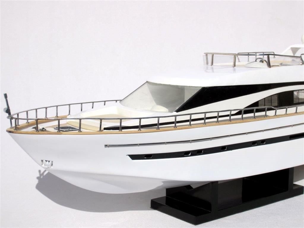 1952-11531-Astondoa-73-model-boat.jpg