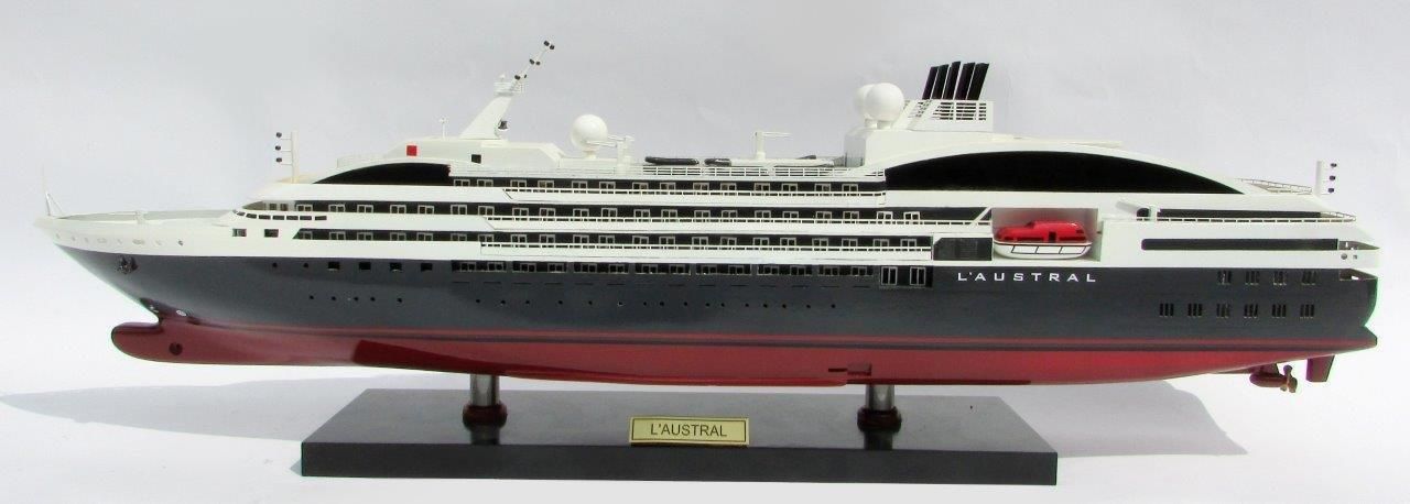 L'Austral Display Ship Model - GN