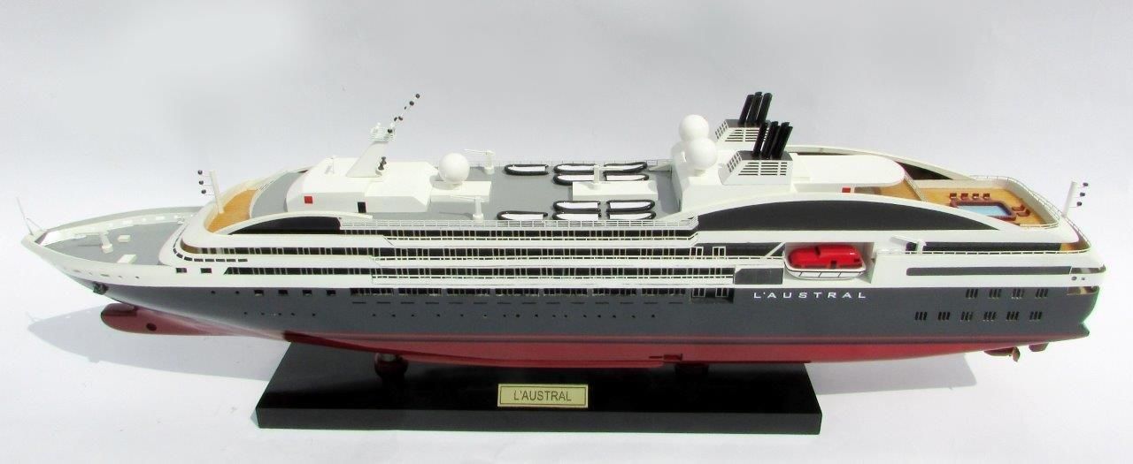 2028-11949-LAustral-Model-Ship.jpg