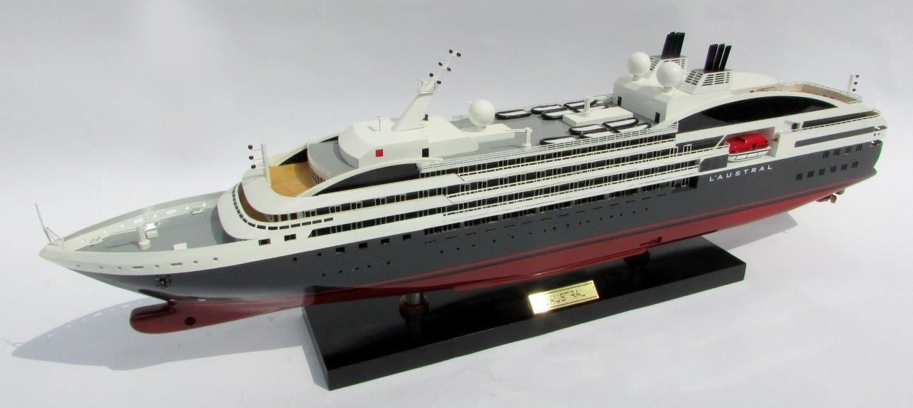 2028-11950-LAustral-Model-Ship.jpg