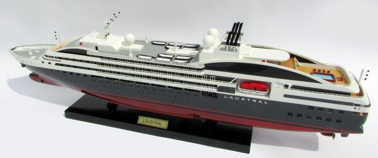 2028-11951-LAustral-Model-Ship.jpg
