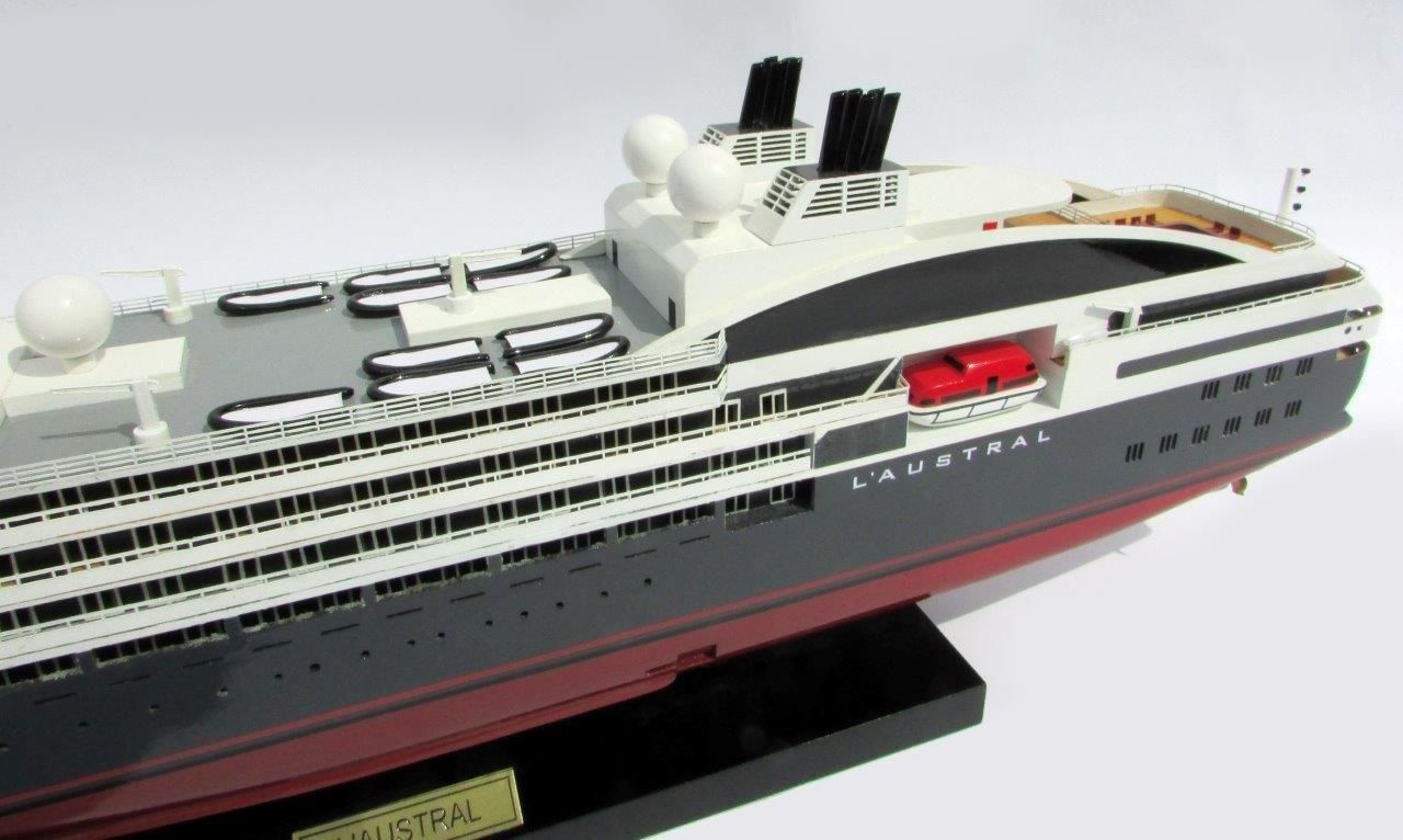 2028-11953-LAustral-Model-Ship.jpg