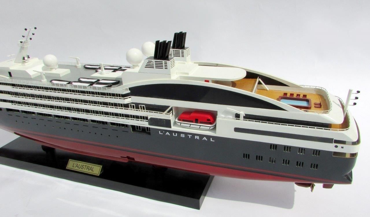 2028-11955-LAustral-Model-Ship.jpg