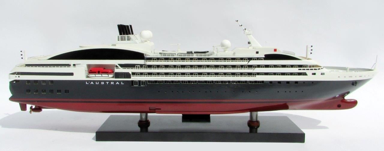 2028-11956-LAustral-Model-Ship.jpg